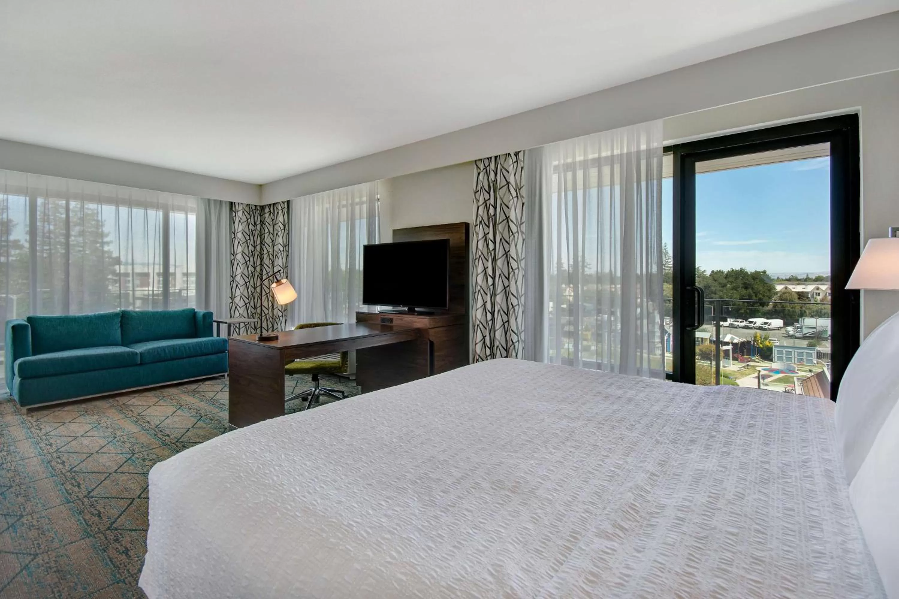 Bedroom, Bed in Hampton Inn & Suites Sunnyvale-Silicon Valley, Ca