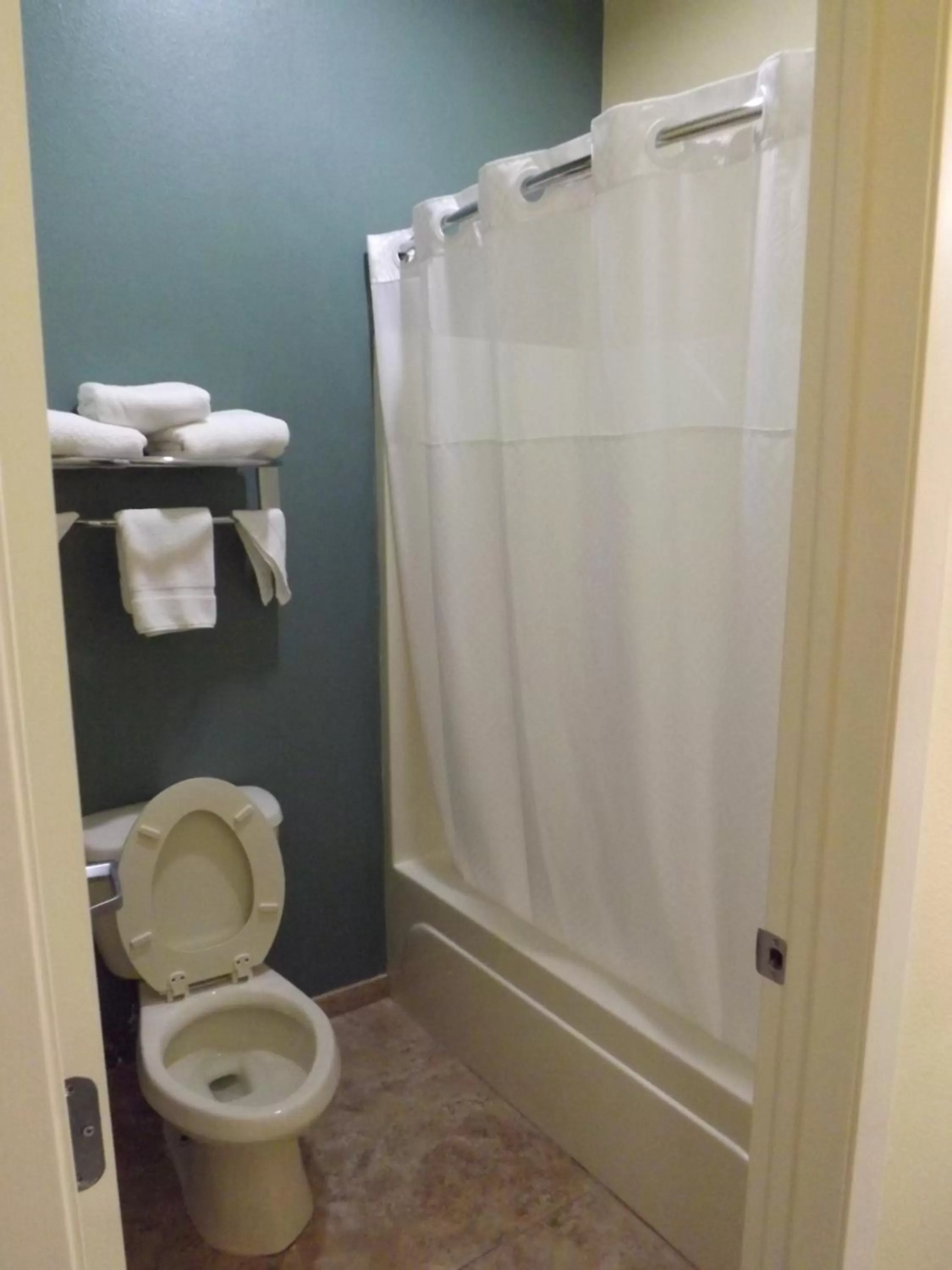 Bathroom in SSunriser Inn