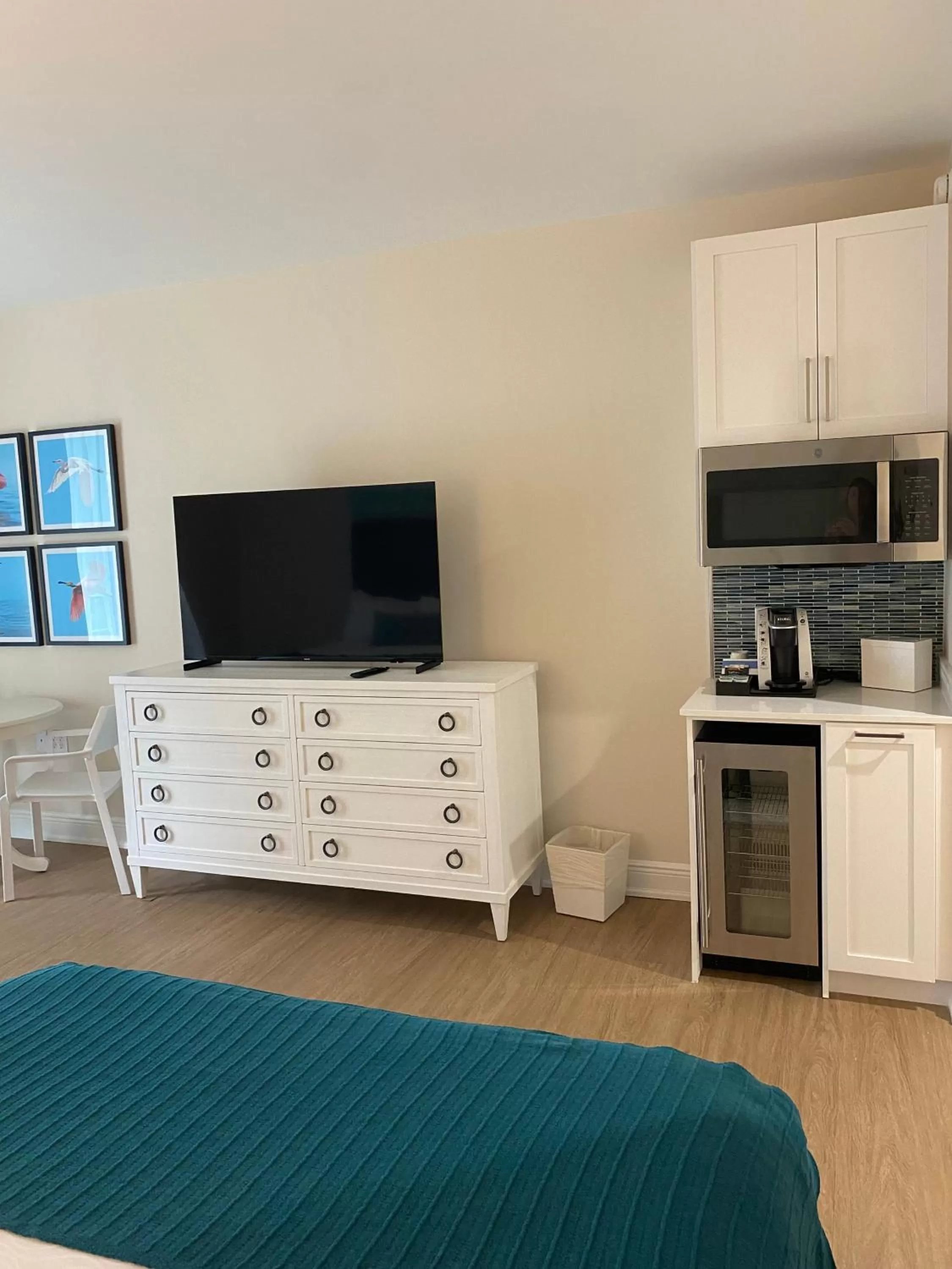 TV and multimedia in The Capri Inn