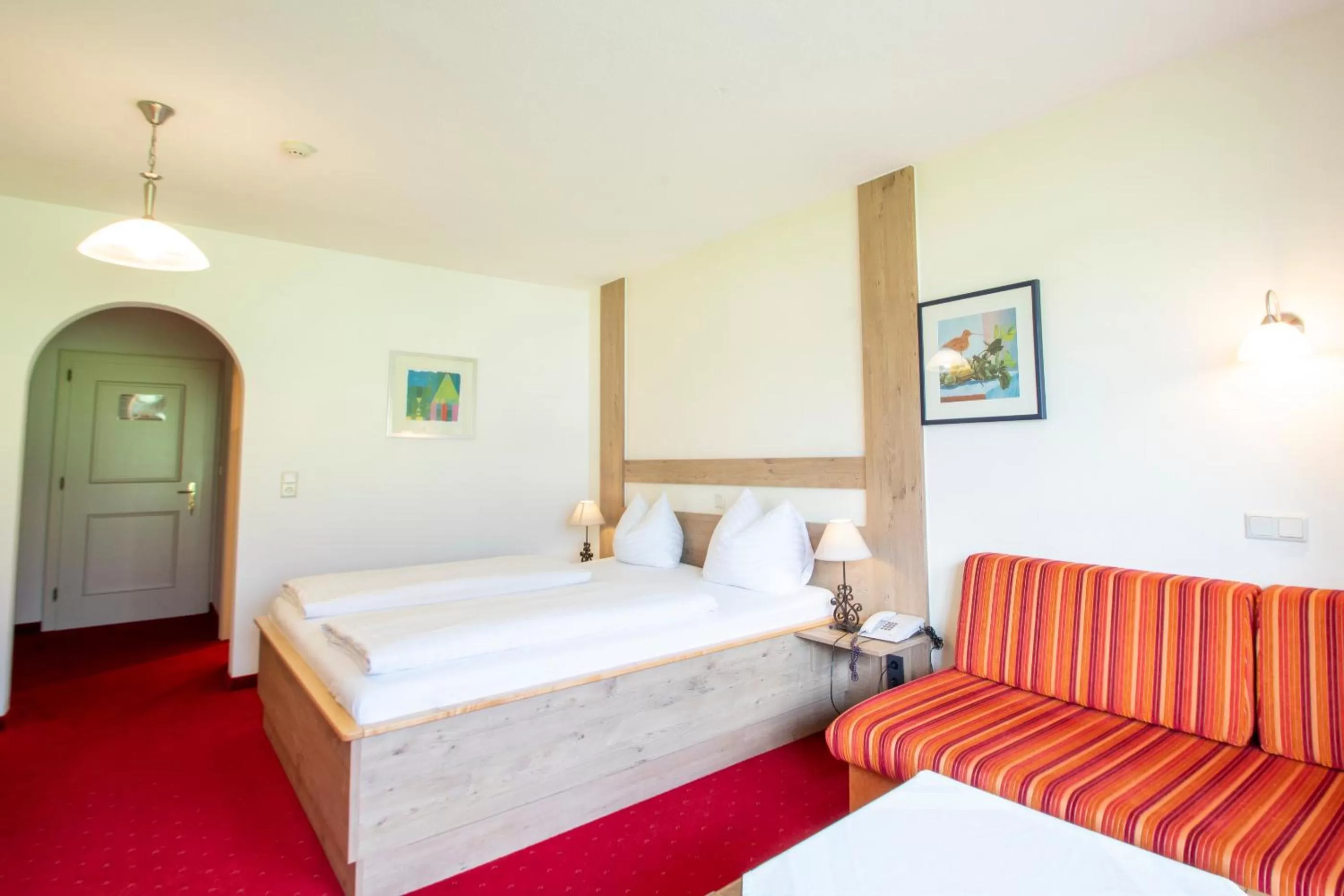 Bed in dasKAISER - Dein Gartenhotel in Tirol