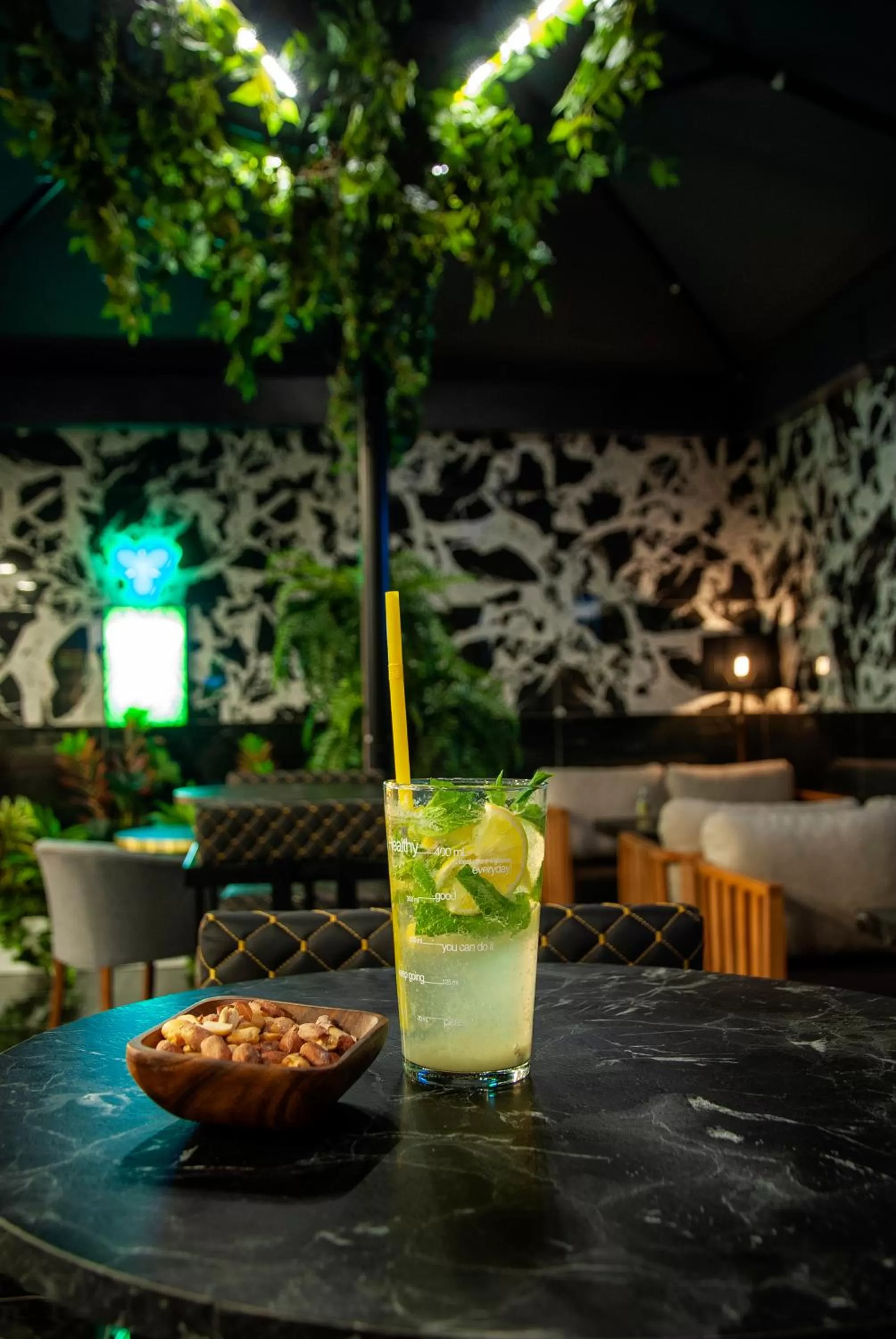 Restaurant/places to eat in Hotel Bossuite Business