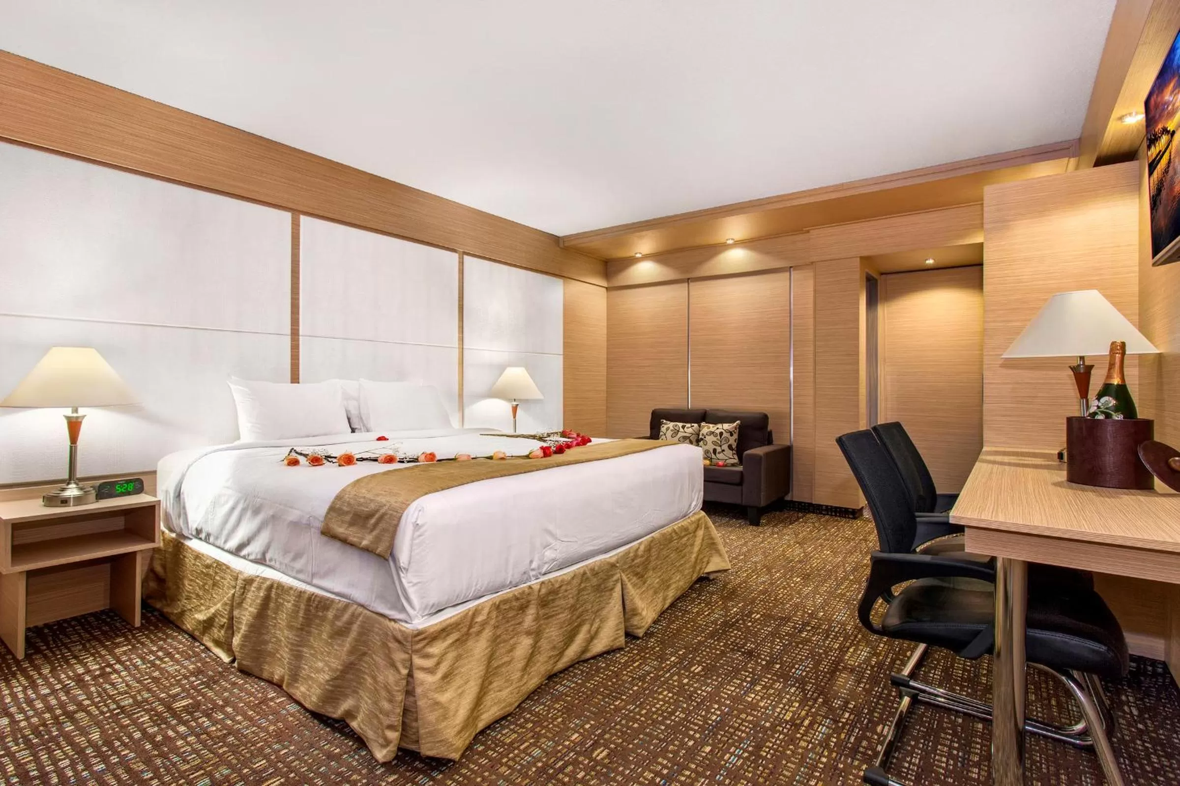 Photo of the whole room, Bed in Ocean Beach Club