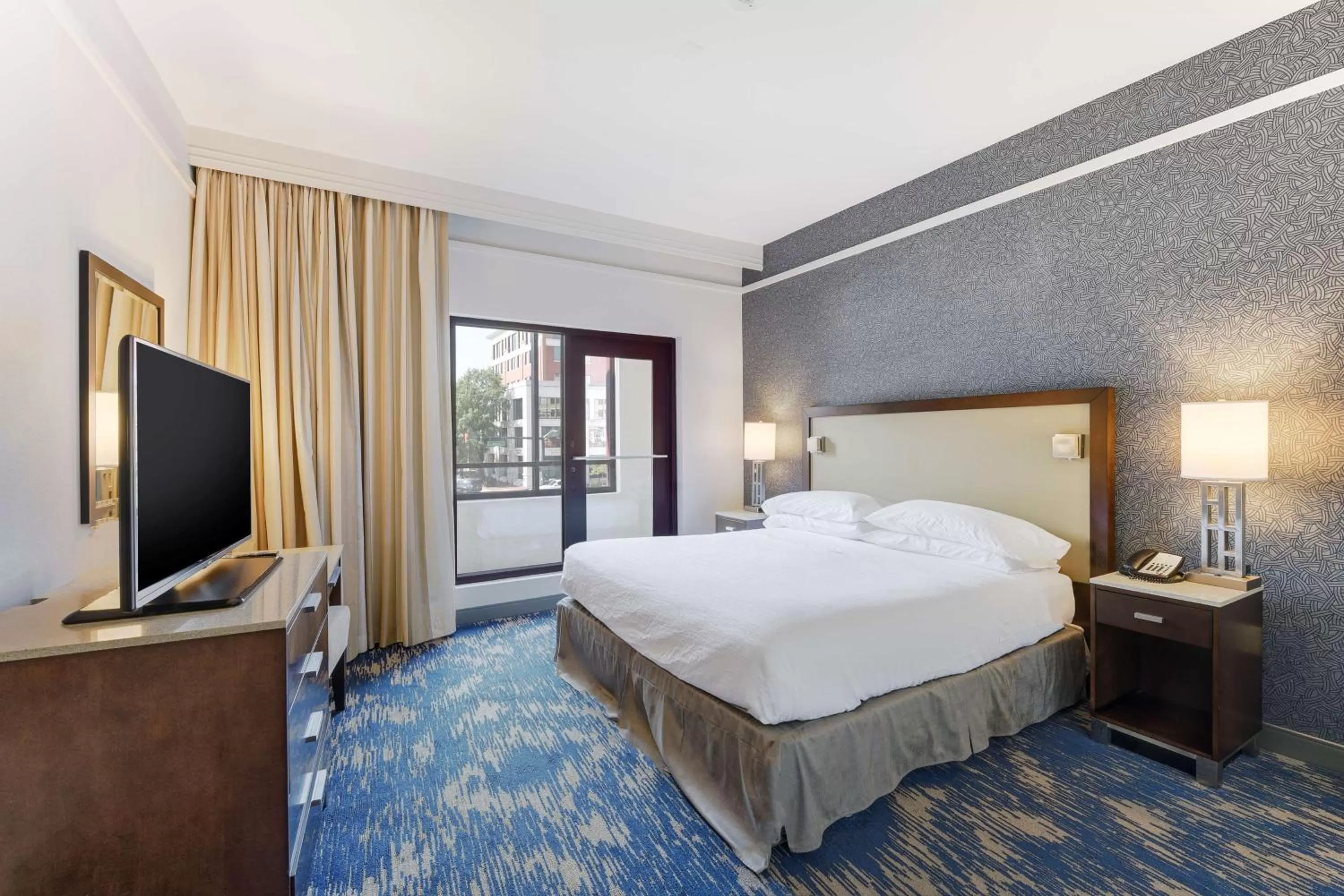 King Suite with Balcony in Embassy Suites by Hilton Alexandria Old Town