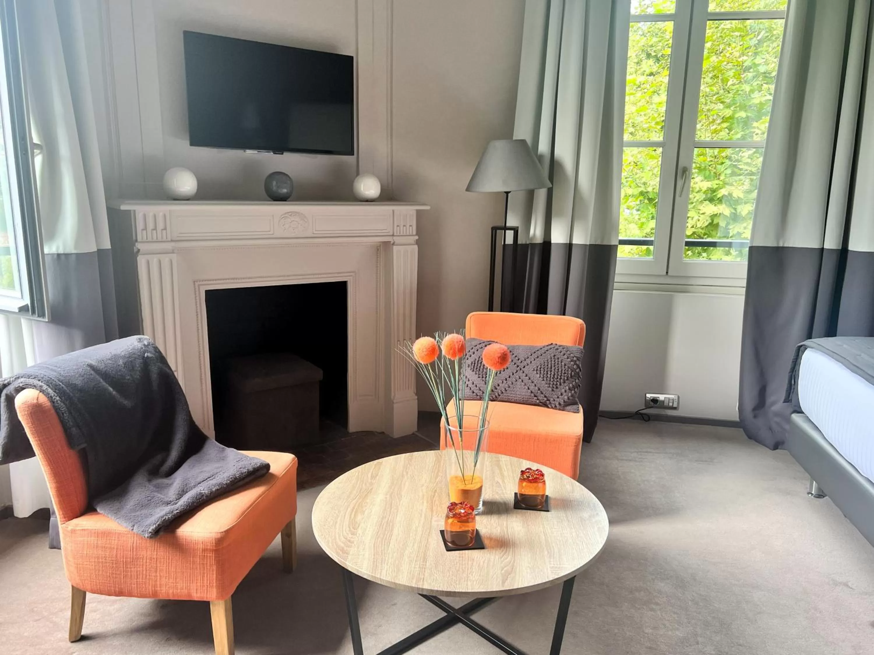 Photo of the whole room in Hôtel Château de Lacan