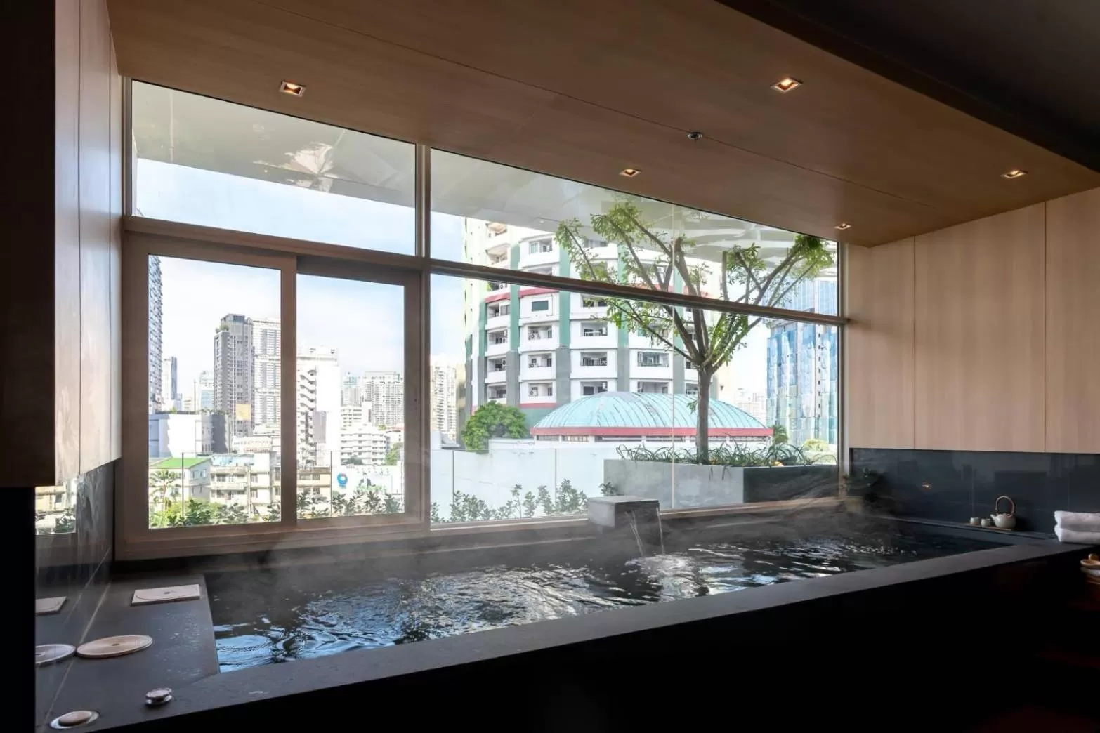 Hot Tub in Jasmine 59 Hotel