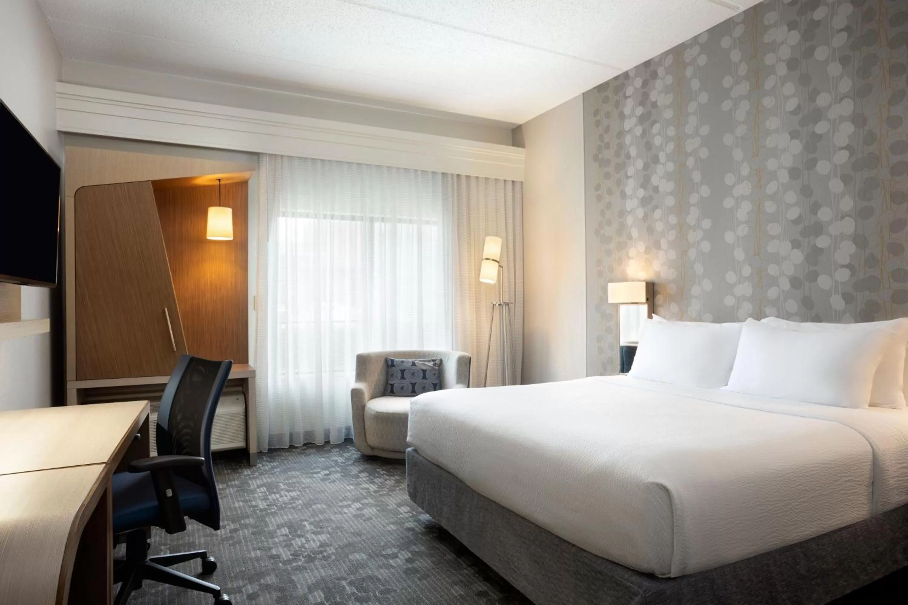 King Room with Sofa Bed and Roll-in Shower - Mobility Accessible in Courtyard by Marriott- Austin Round Rock