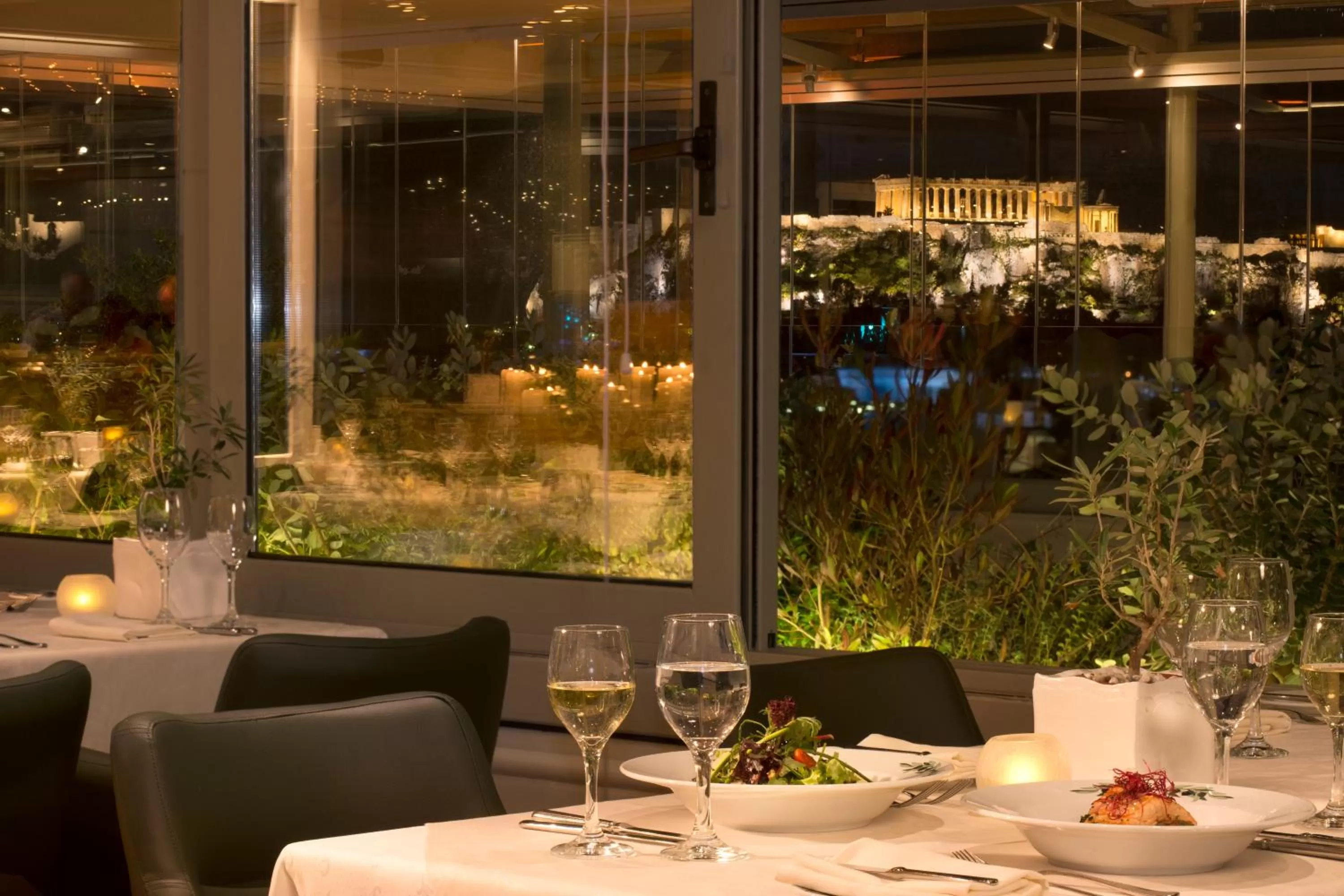 Restaurant/places to eat in Titania Hotel