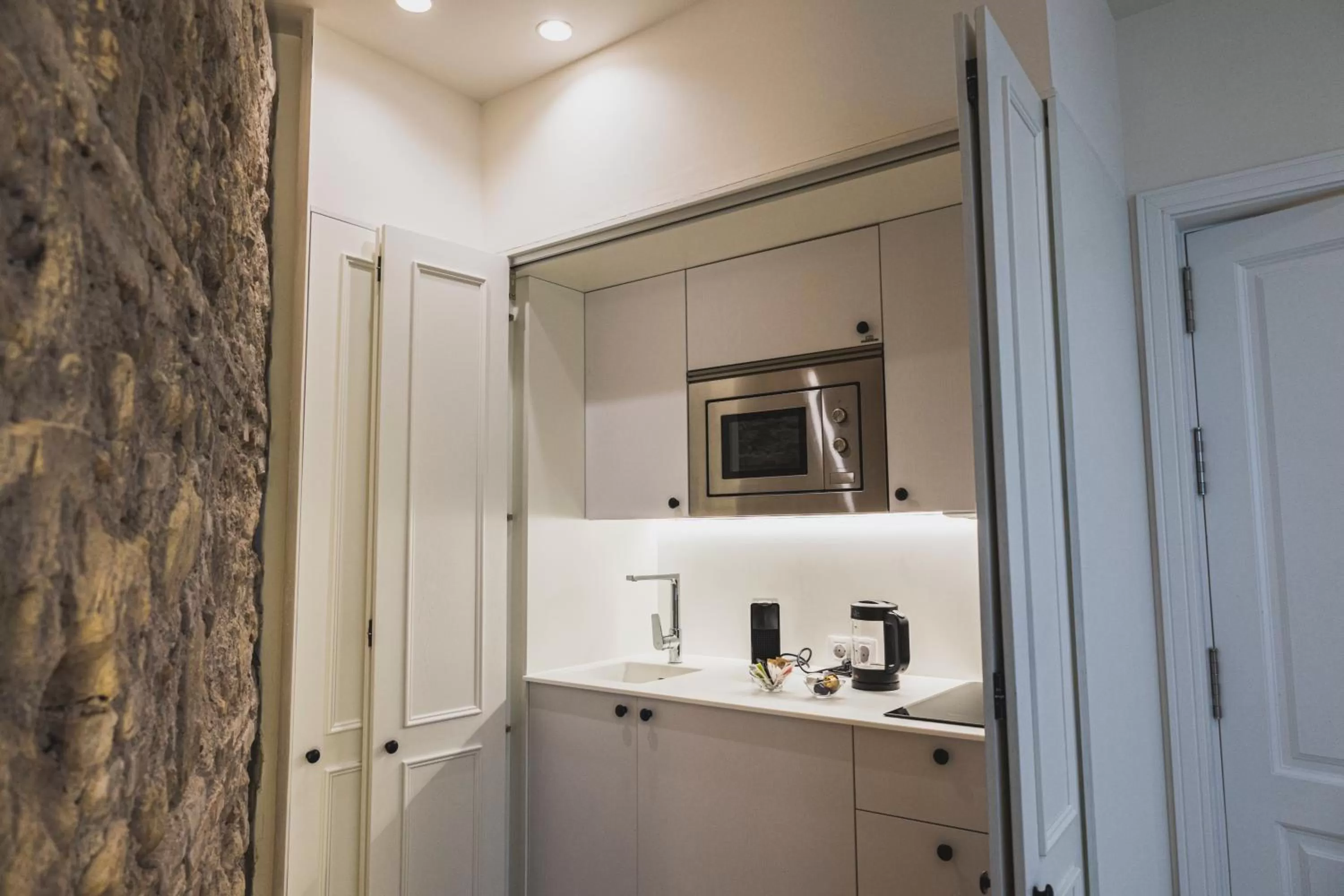 Kitchen or kitchenette in La Ermita Suites - Único Hotel Monumento de Córdoba