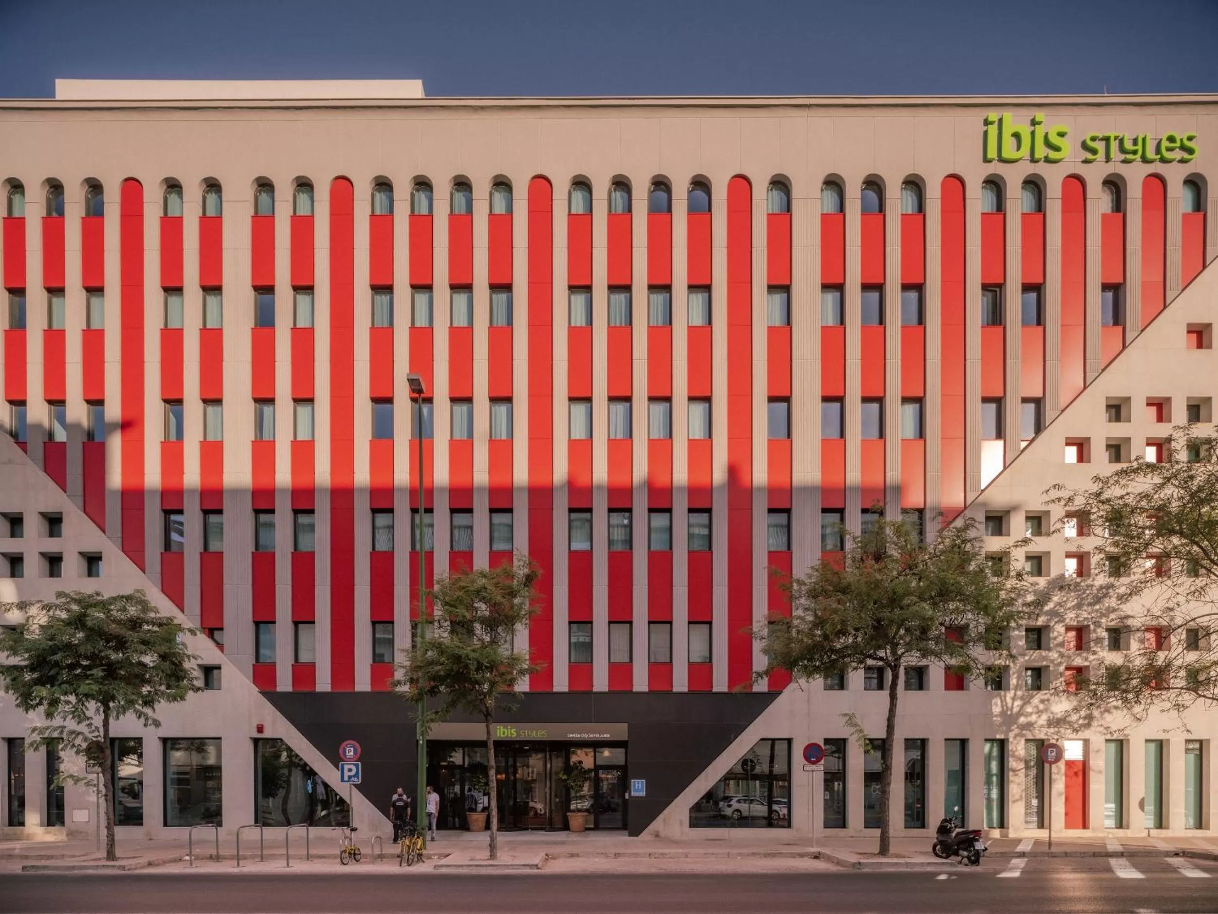 Property building in Ibis Styles Sevilla City Santa Justa