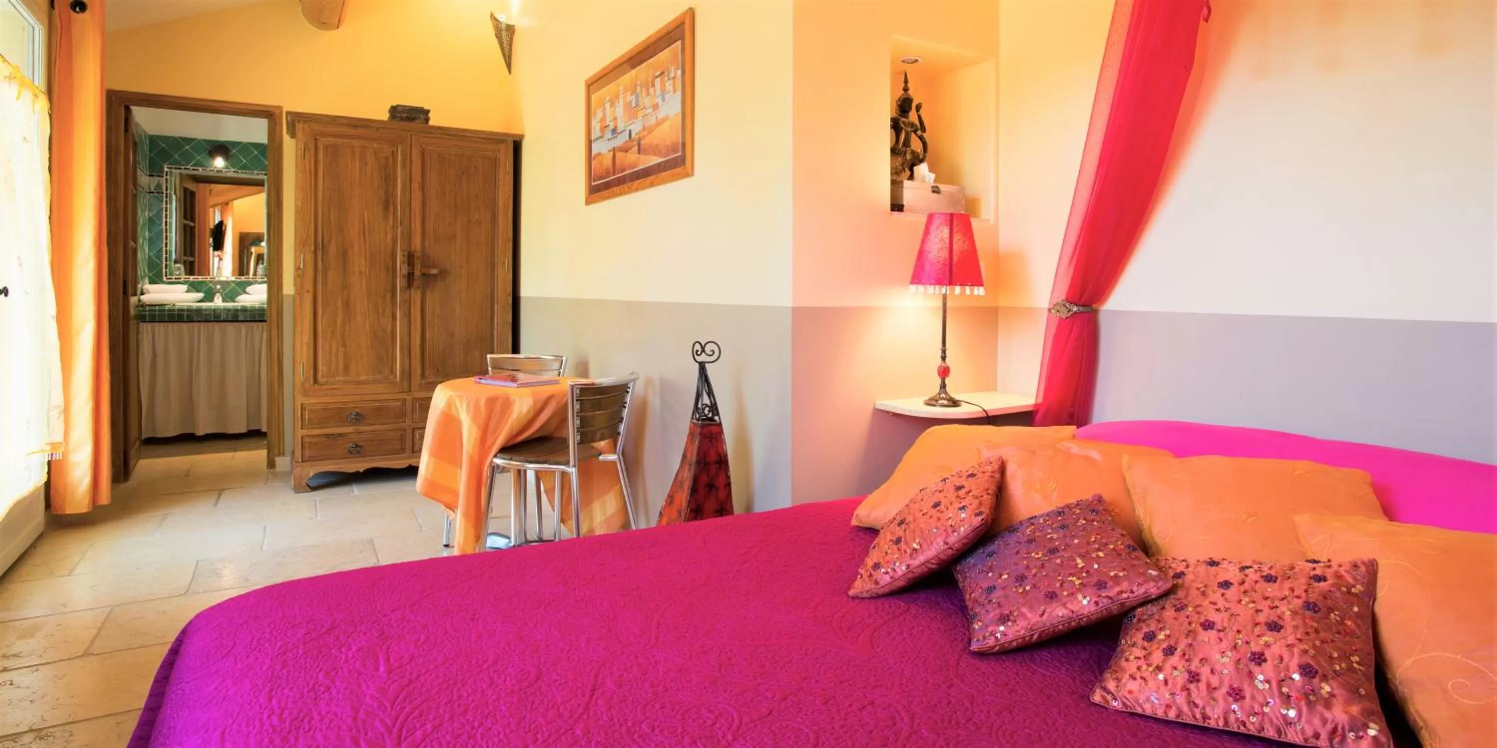 Photo of the whole room in Chambres d'Hotes Domaine des Machottes