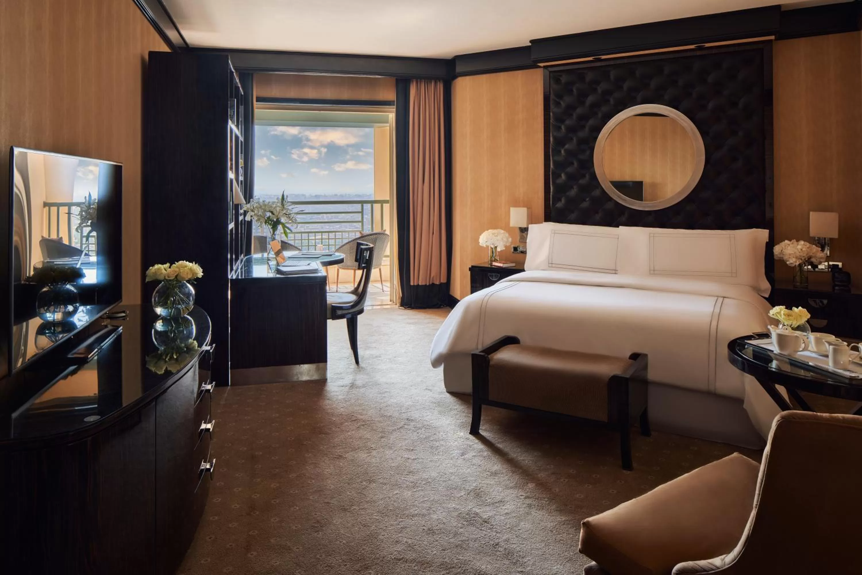 Balcony/Terrace, Bed in Fairmont Nile City