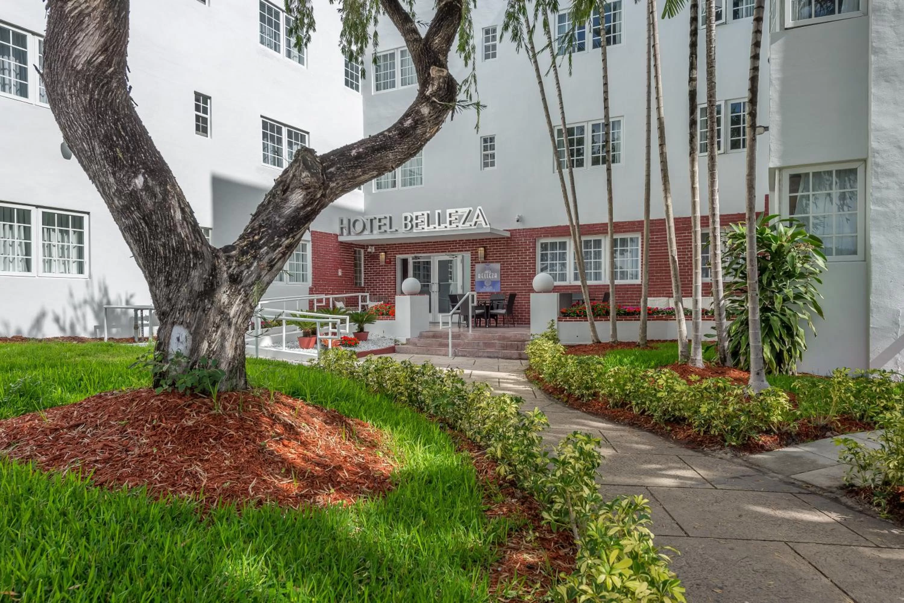 Facade/entrance in Hotel Belleza