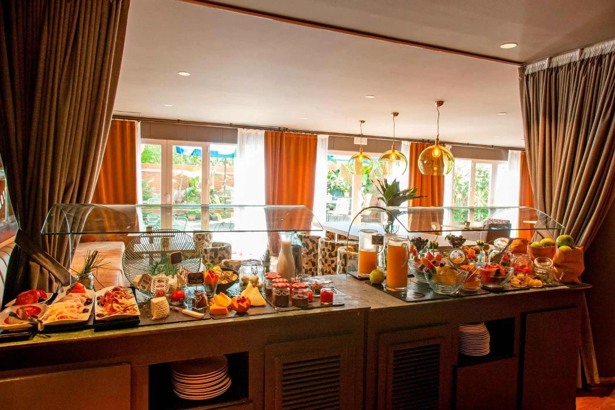 Buffet breakfast in Chic & Basic Velvet