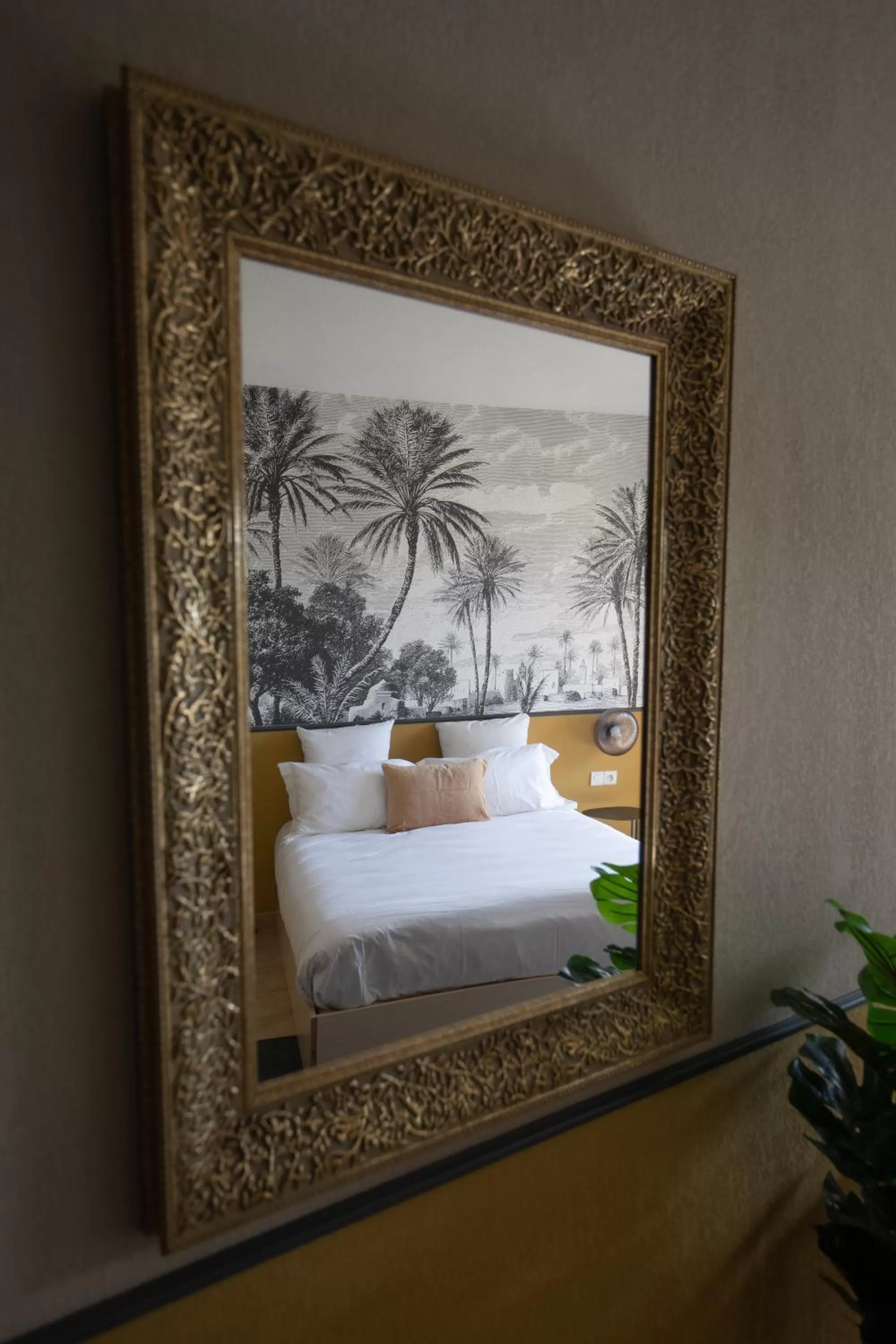 Decorative detail, Bed in Hôtel La Perna