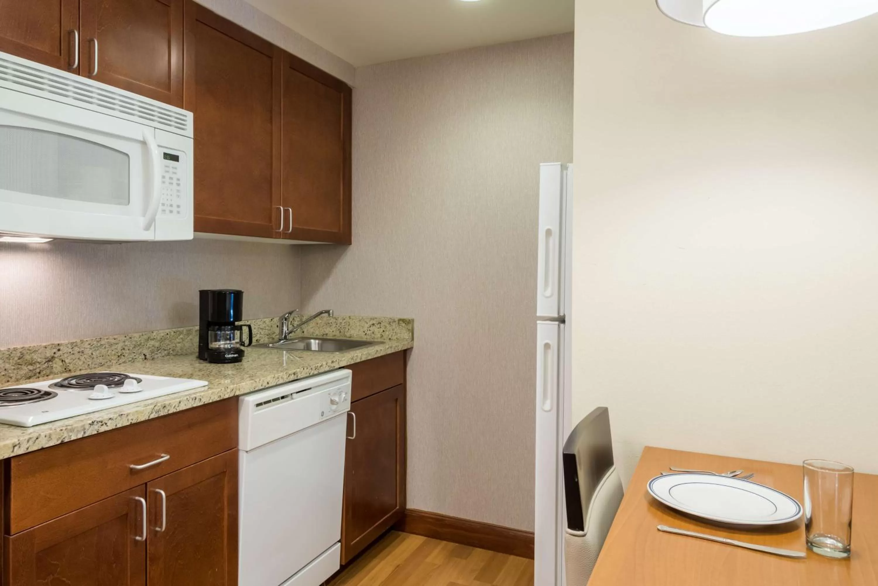 Kitchen or kitchenette in Larkspur Landing Extended Stay Suites St Louis Riverport
