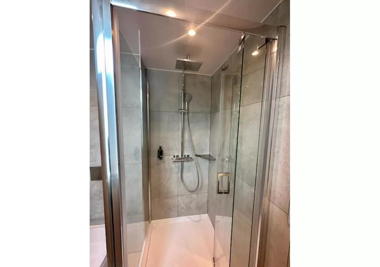 Bathroom in Maiden Oval