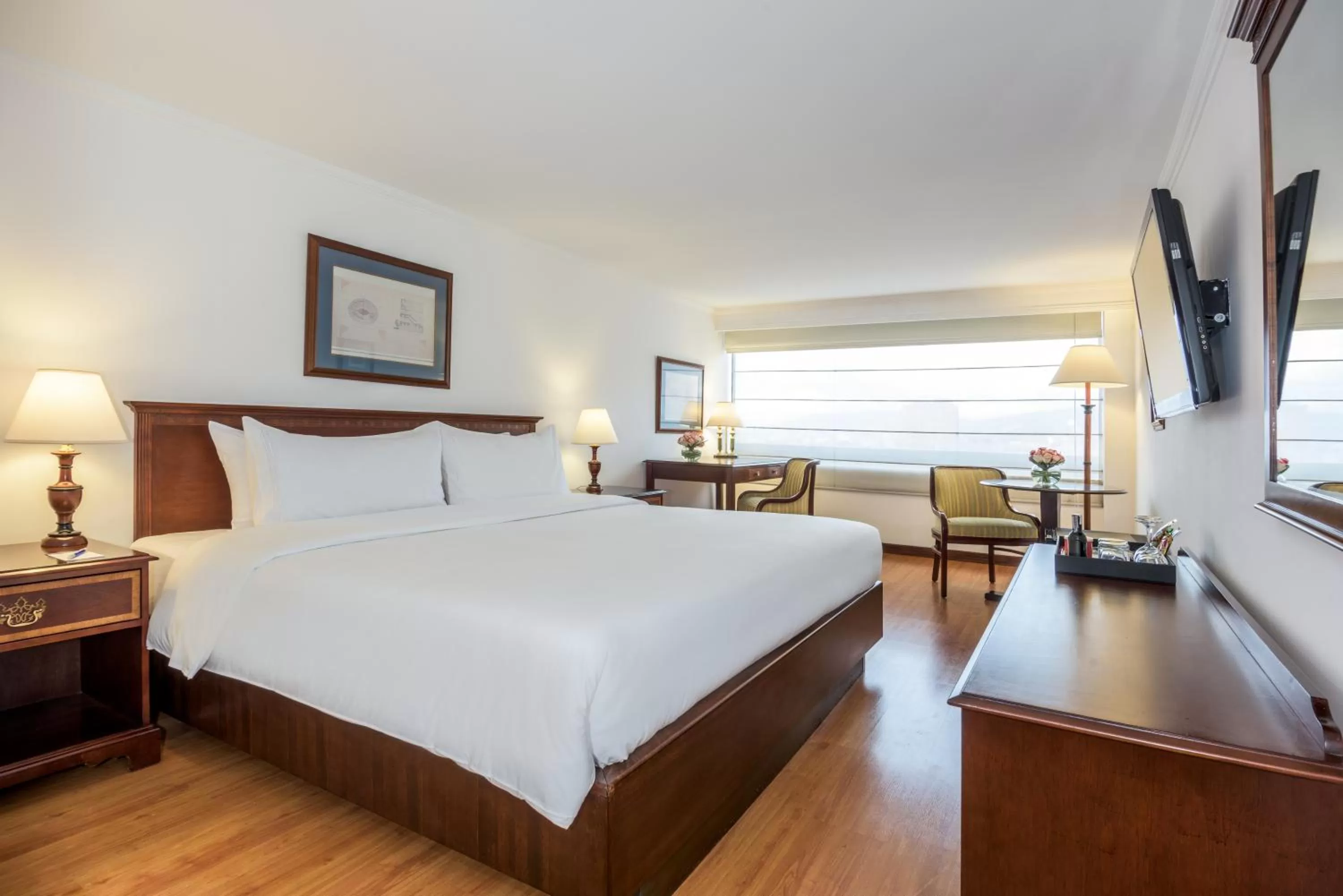 Staff, Bed in Radisson Bogota Metrotel