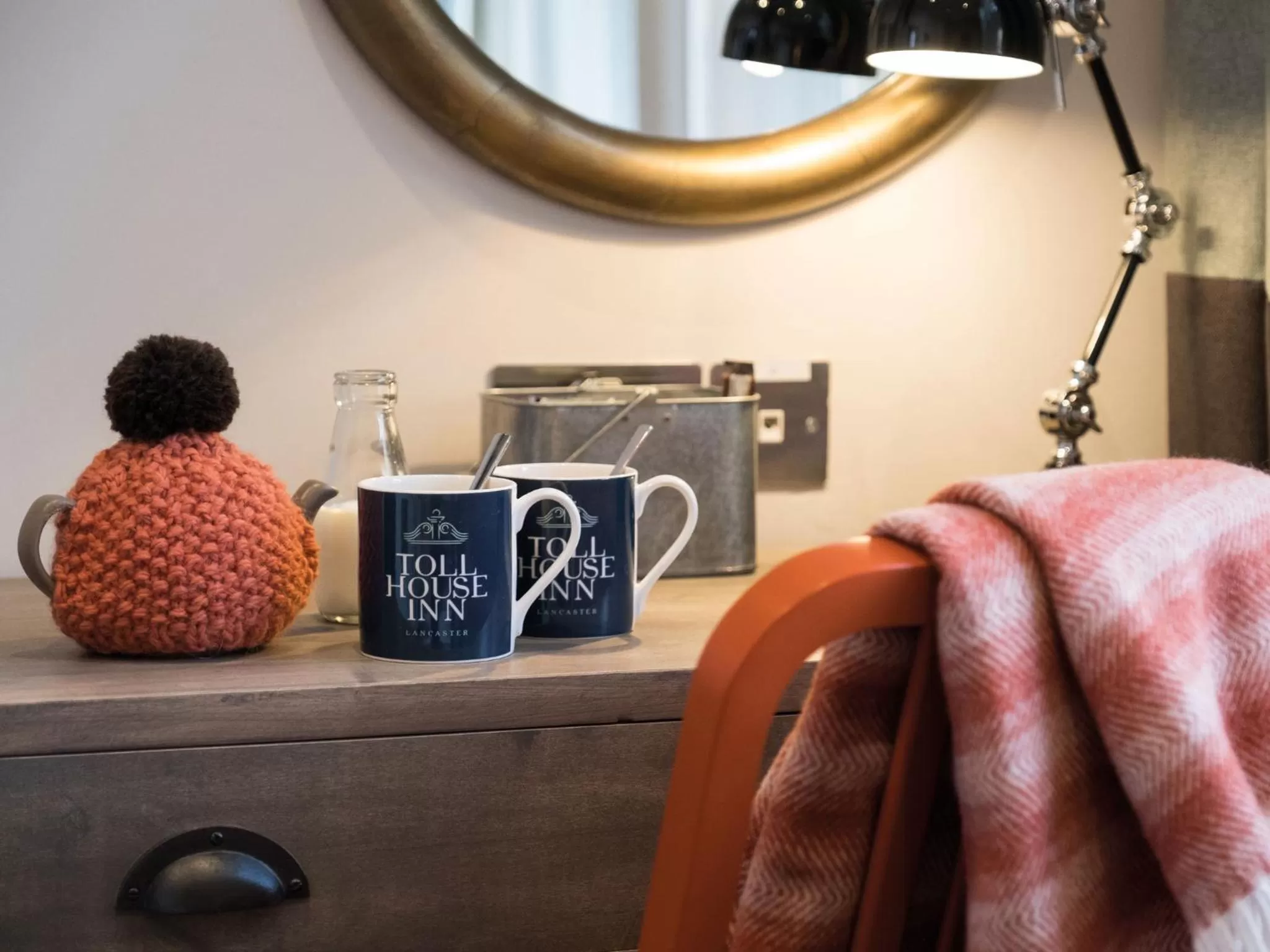Coffee/tea facilities in Toll House Inn