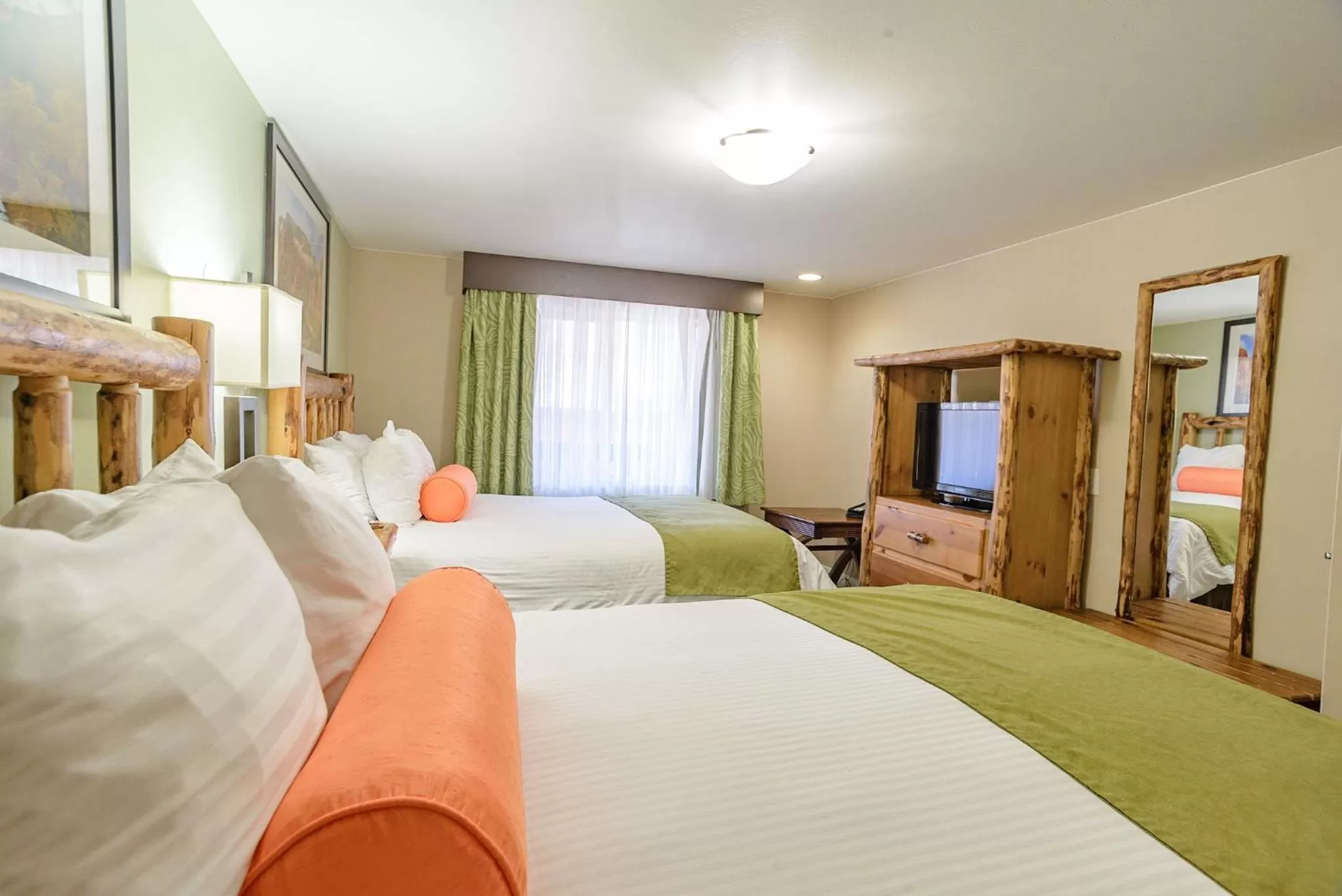 One-Bedroom Suite in Pioneer Lodge Zion National Park-Springdale