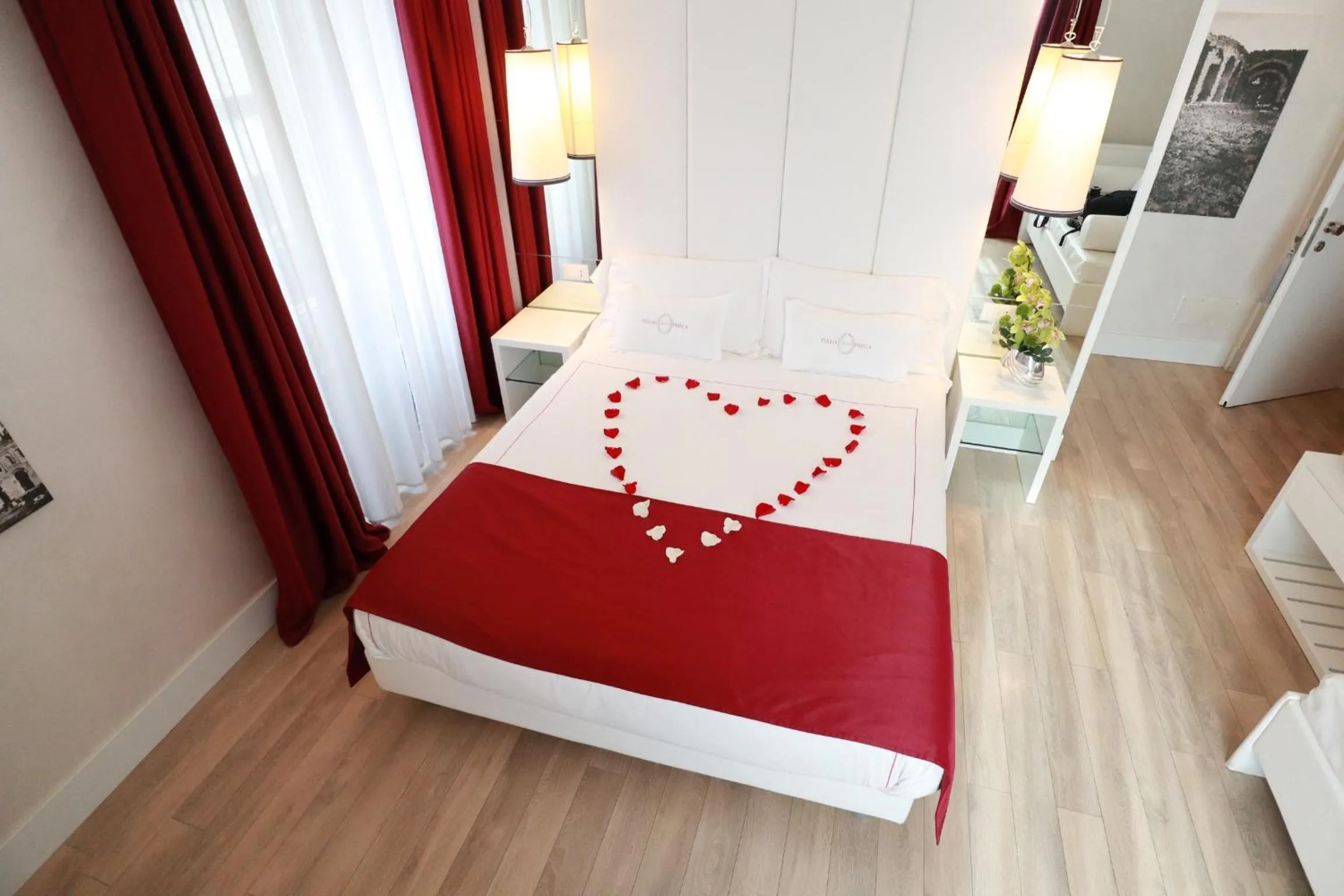 Photo of the whole room, Bed in Tullia&Prisca Relais