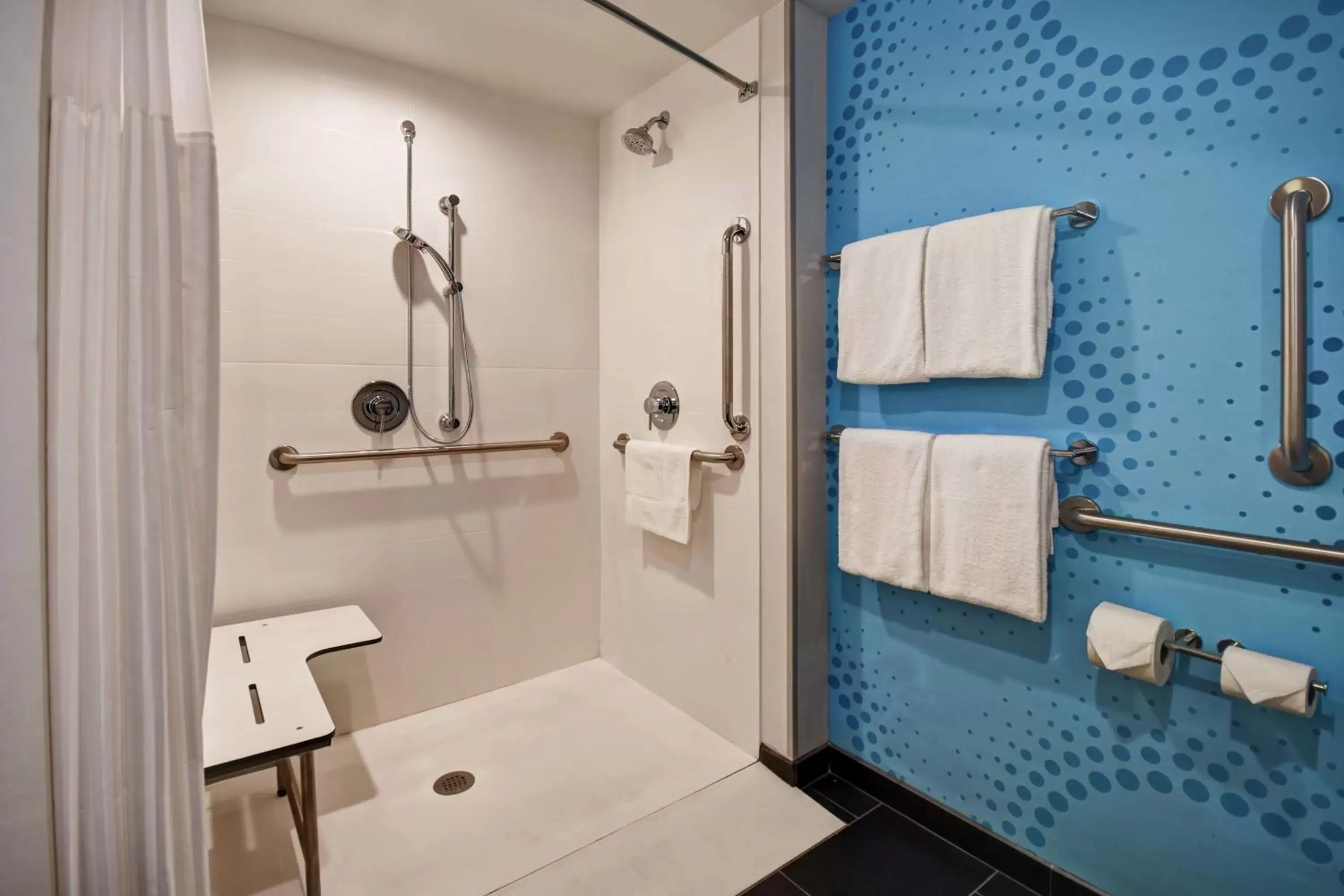 Queen Room with Two Queen Beds - Hearing Access in Tru By Hilton Wytheville Va Queen Room with Two Queen Beds - Hearing Access in Tru By Hilton Wytheville Va