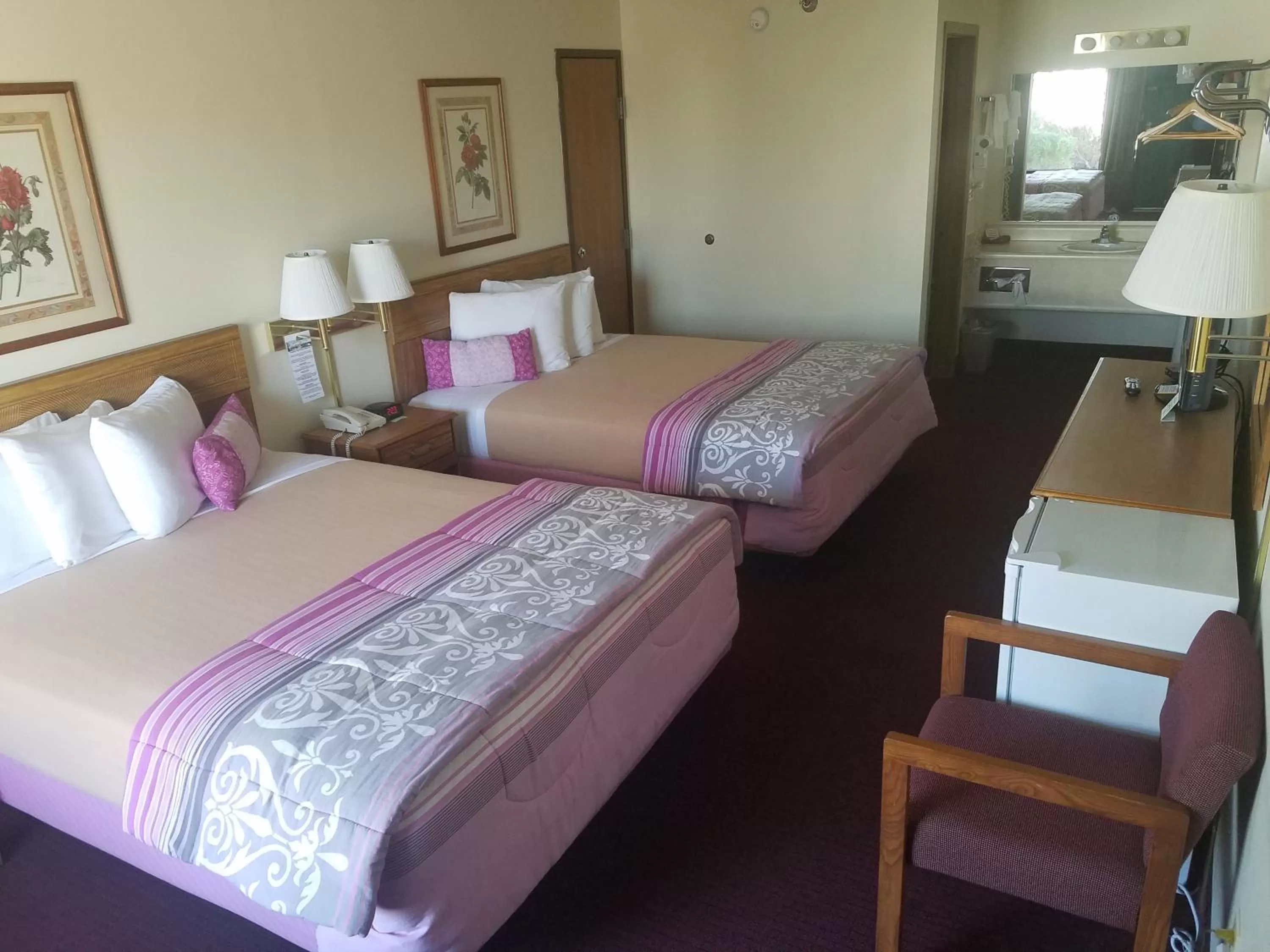 Bedroom, Bed in Ozark Valley Inn