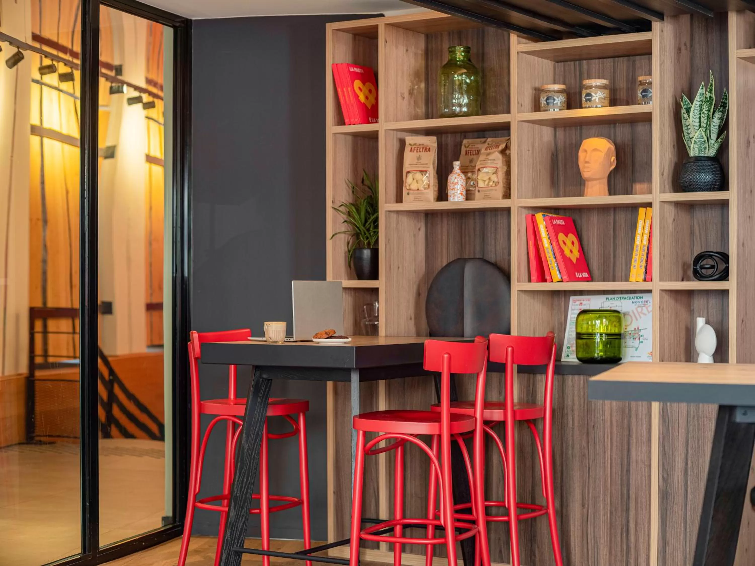 Lounge or bar in Novotel Paris Vaugirard Montparnasse