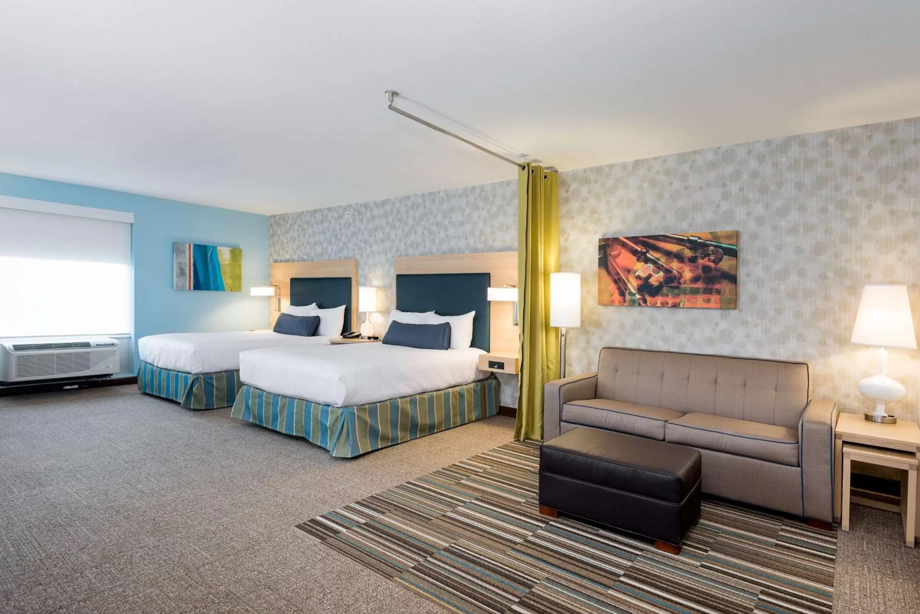 Living room, Bed in Home2 Suites By Hilton Ft. Lauderdale Airport-Cruise Port