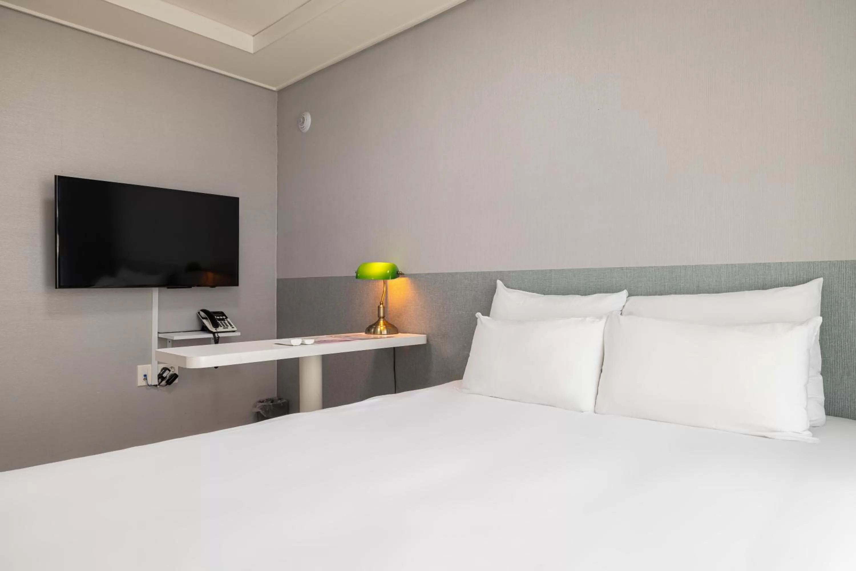 Bed in GL City Hotel Incheon Airport