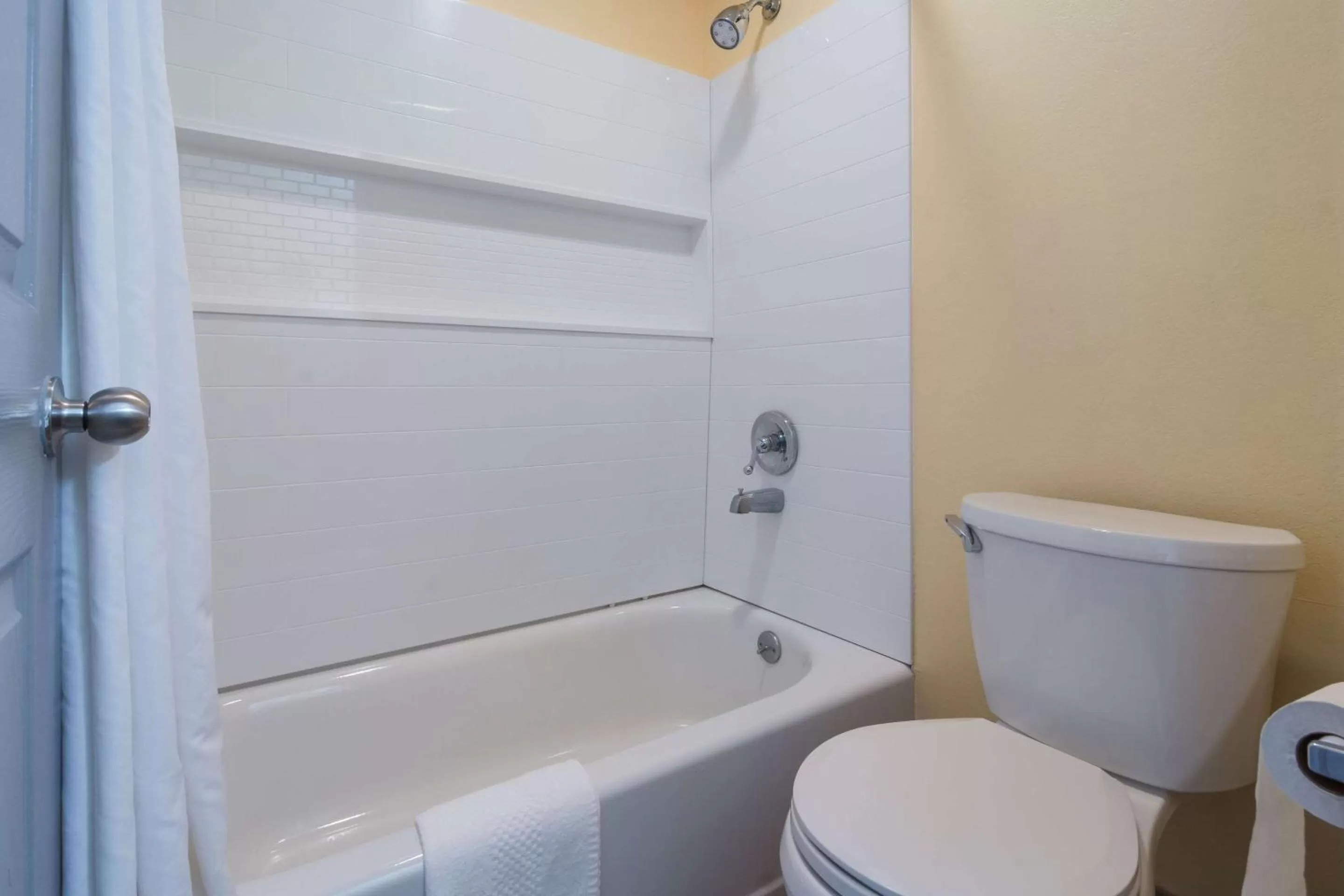 Bathroom in Econo Lodge Battleboro - Rocky Mount I-95