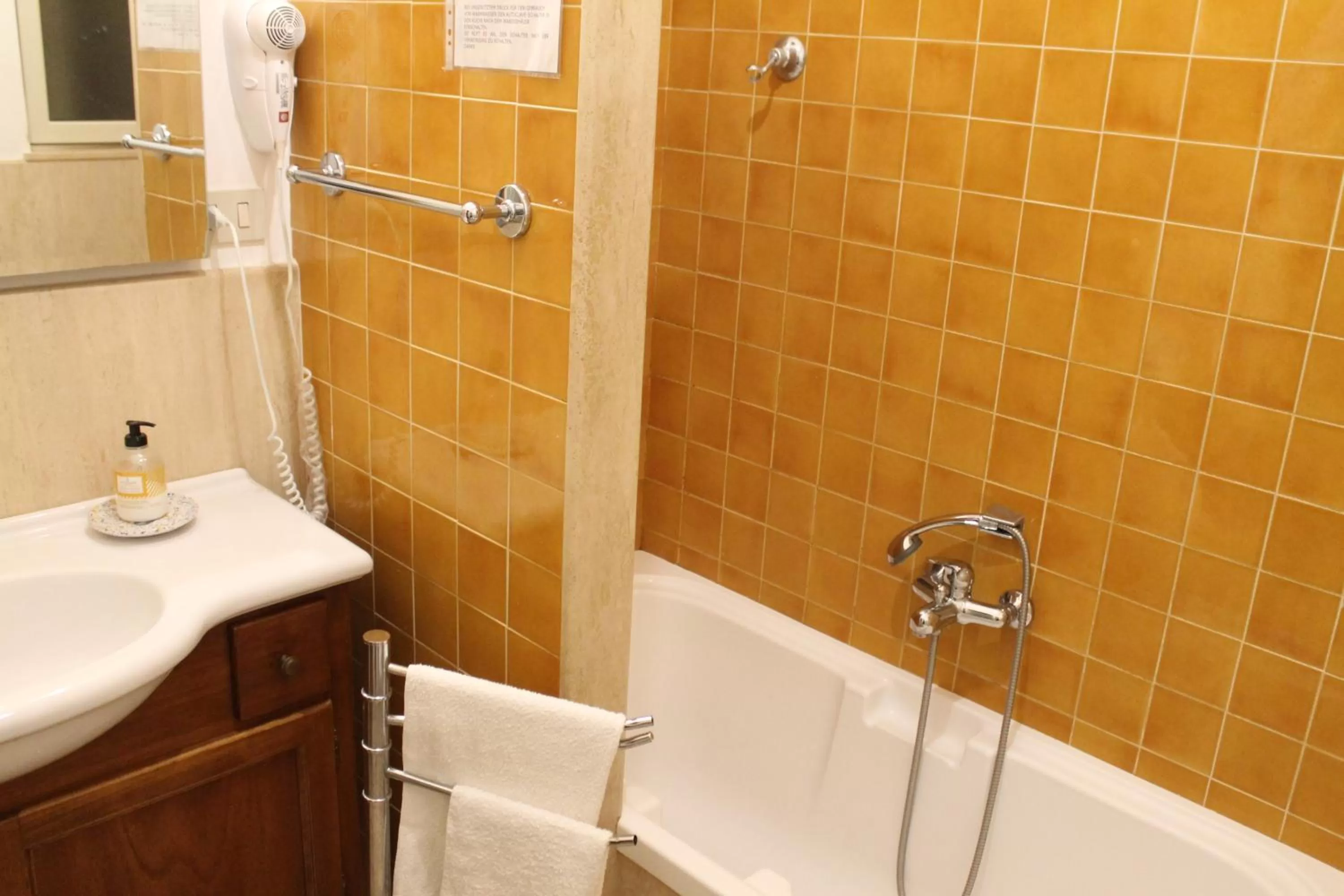 Bathroom in Ai Bastioni del Massimo