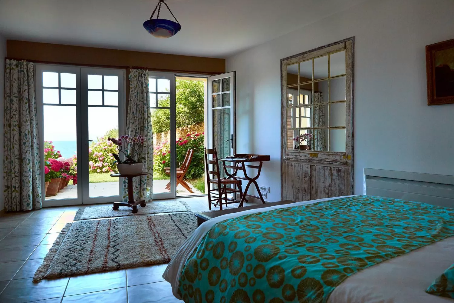 Sea view, Bed in Chambres d'hôtes Les 4 Vents Pointe du Hoc - Landing Beaches