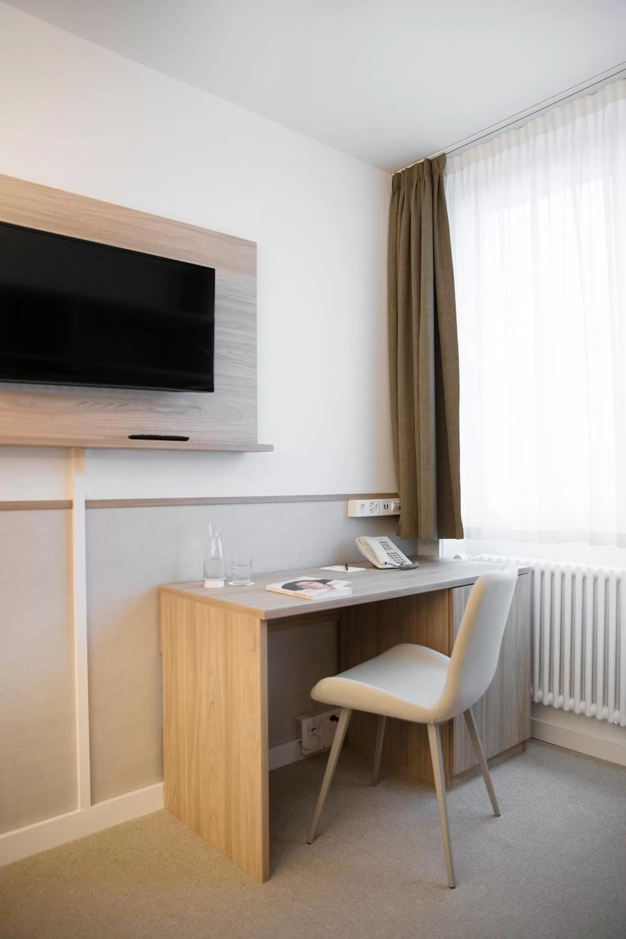 Bedroom in Continental Hotel Lausanne