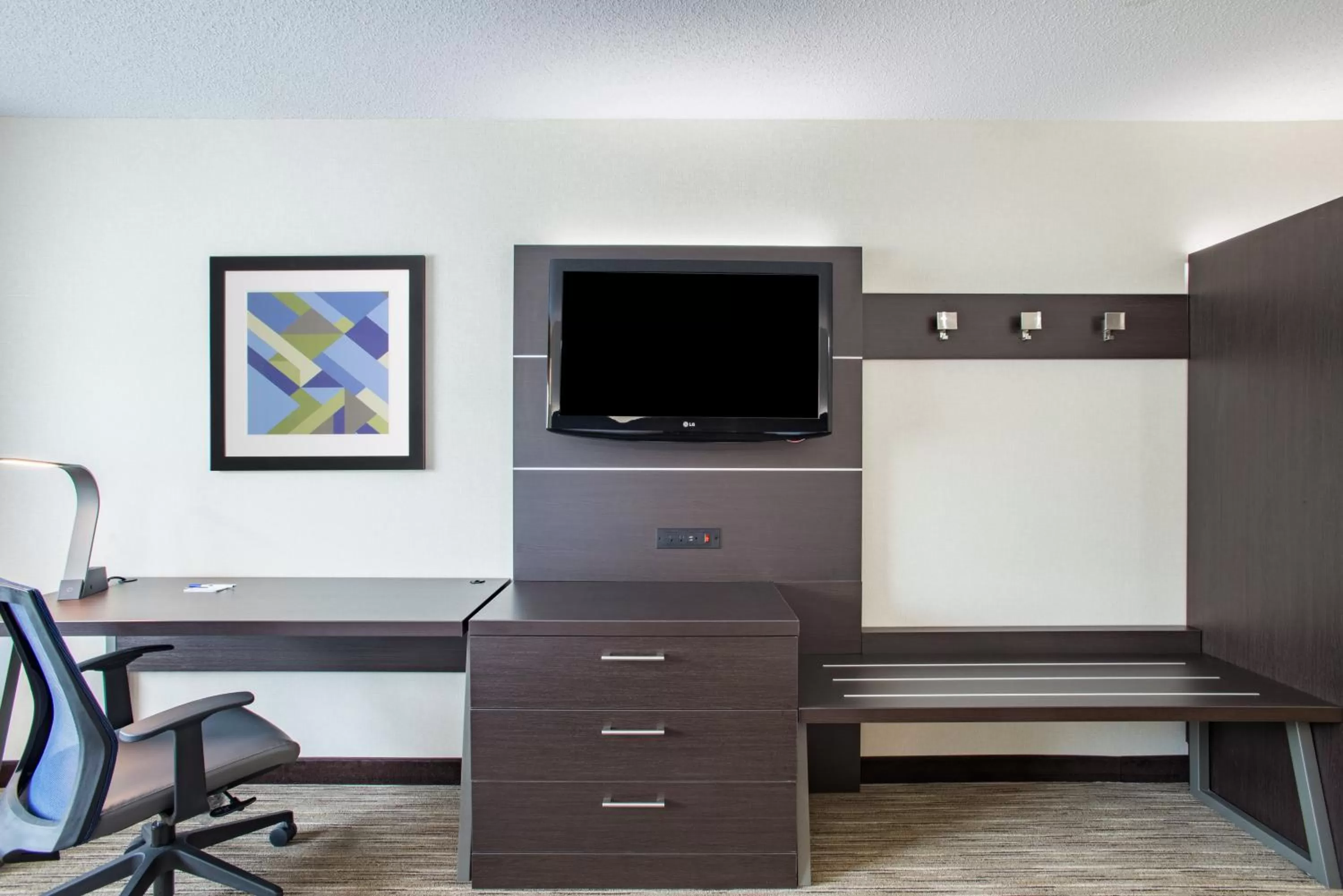 Bedroom in Holiday Inn Express Hotel & Suites Boston - Marlboro by IHG