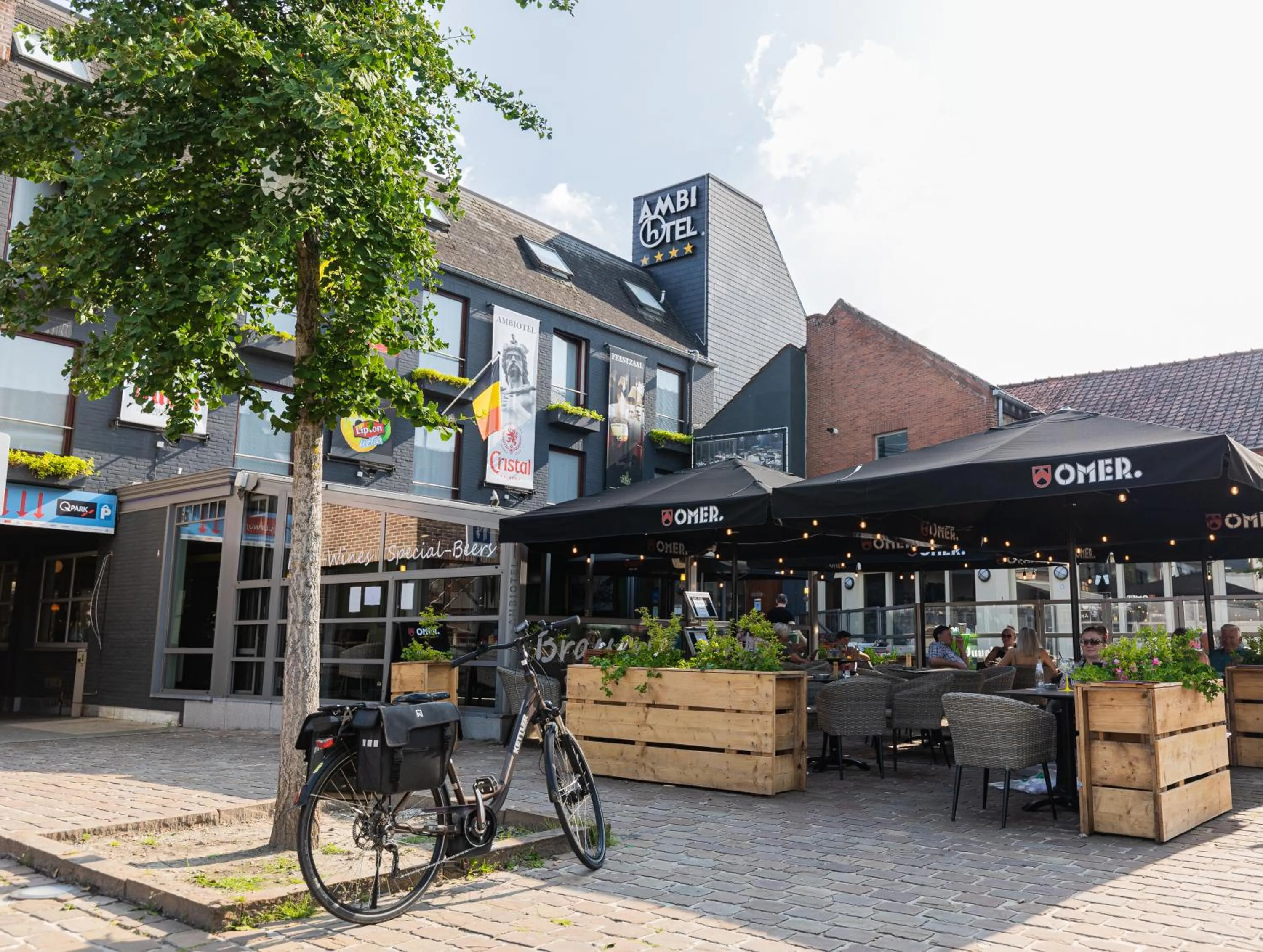 Property building in Hotel Ambiotel