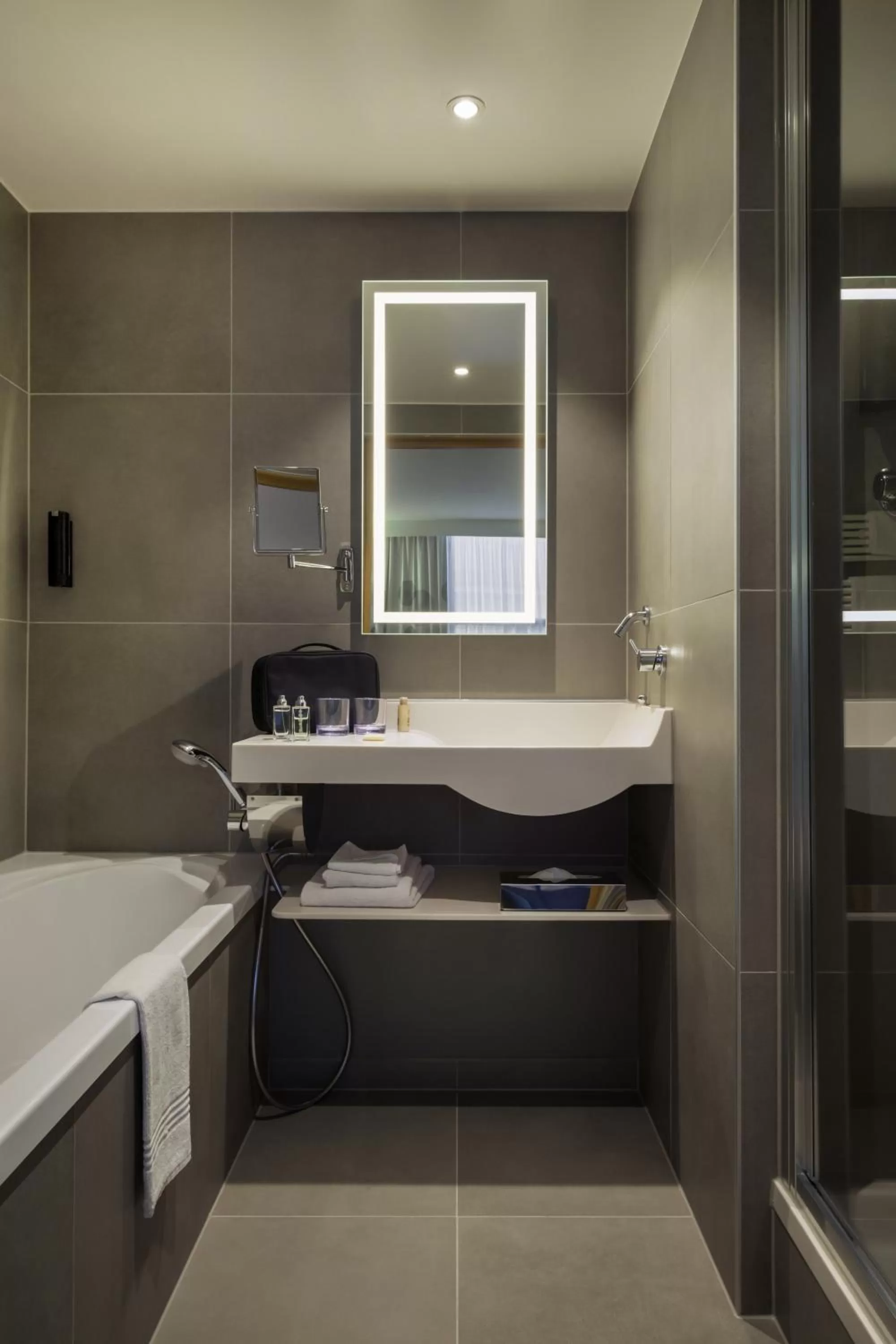 Shower in Novotel Genève Centre