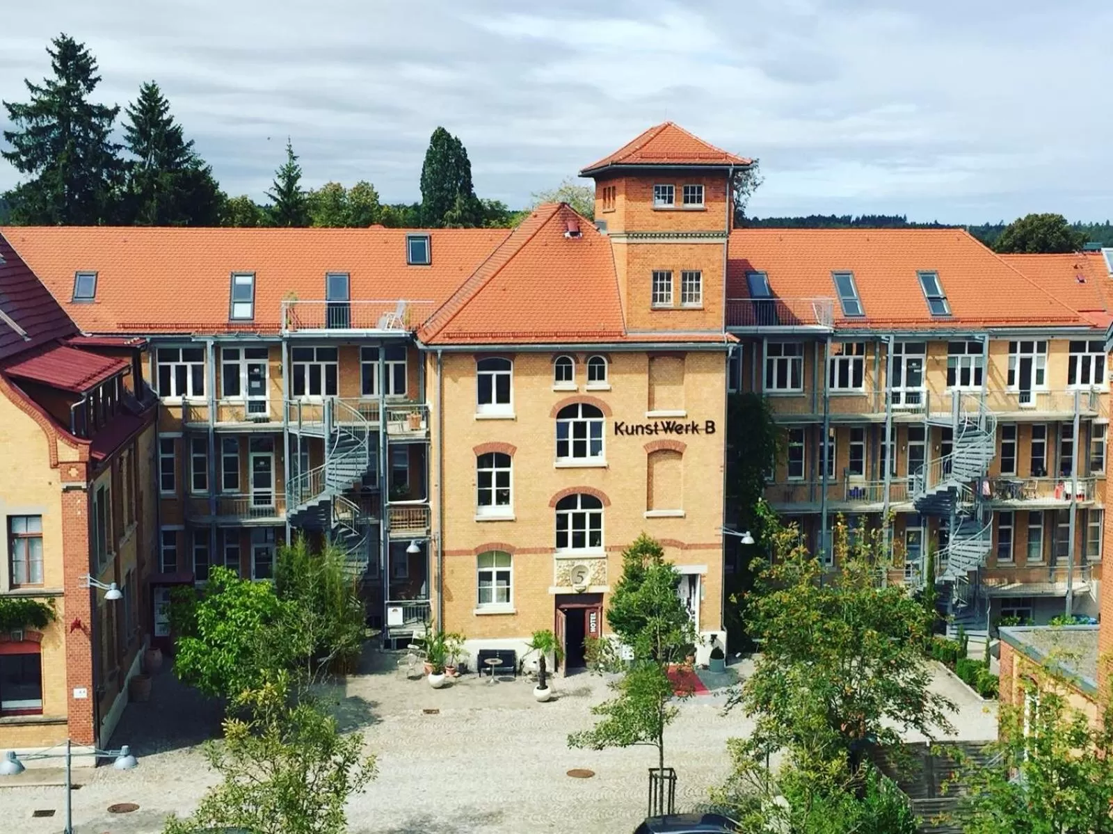 Property building in KunstWerk B