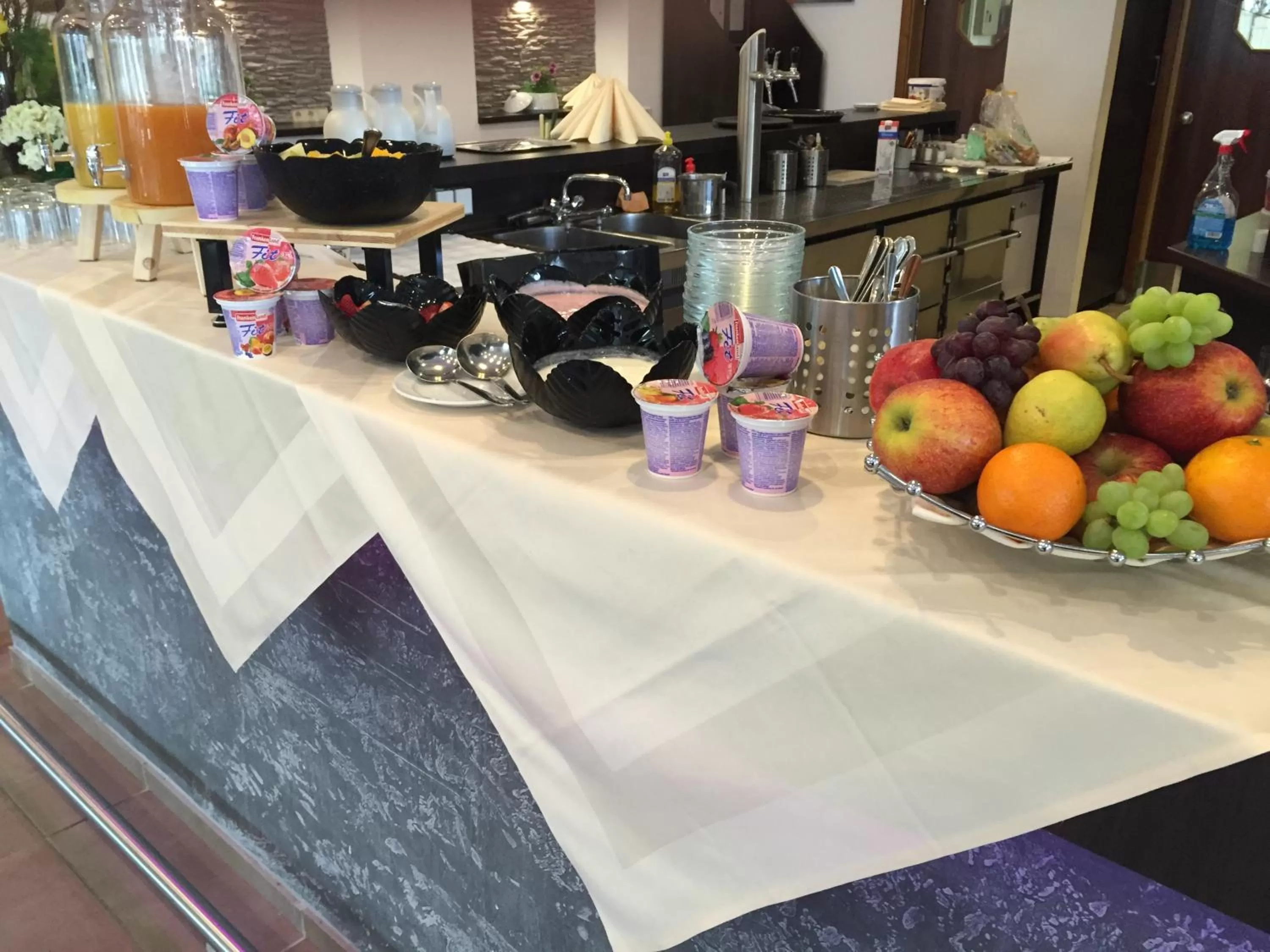 Continental breakfast in Boutique Hotel Goldene Henne