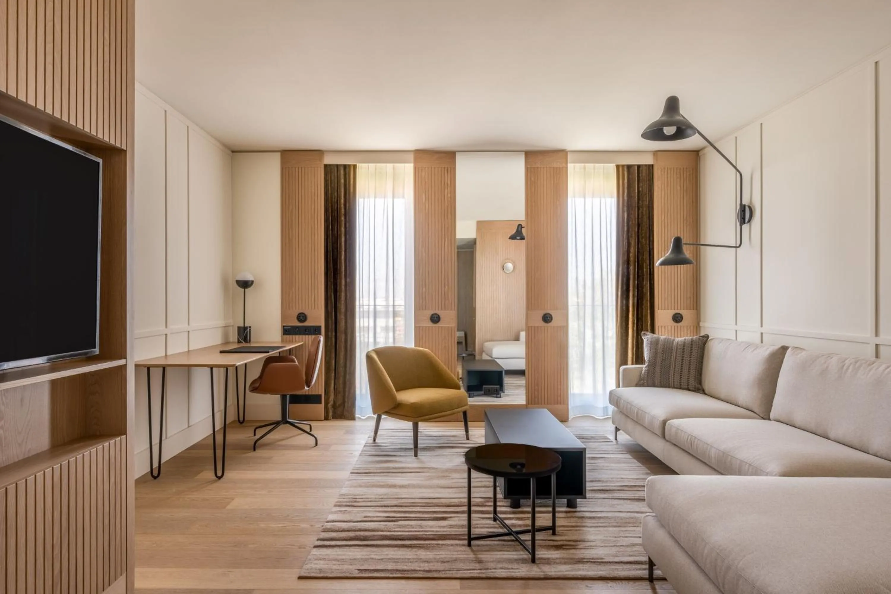 Photo of the whole room in Munich Marriott Hotel City West