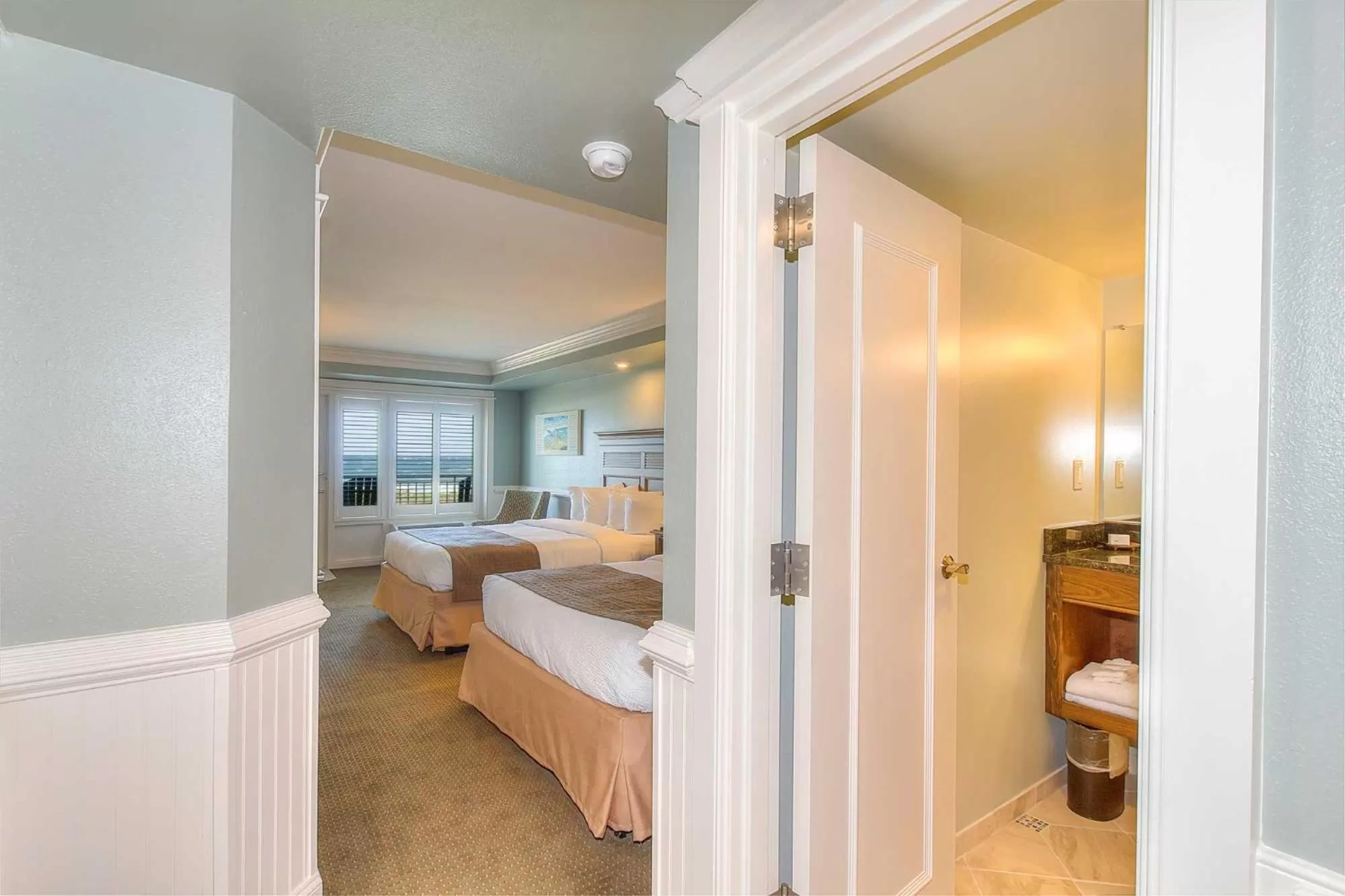 Bedroom, Bed in Shutters on the Banks