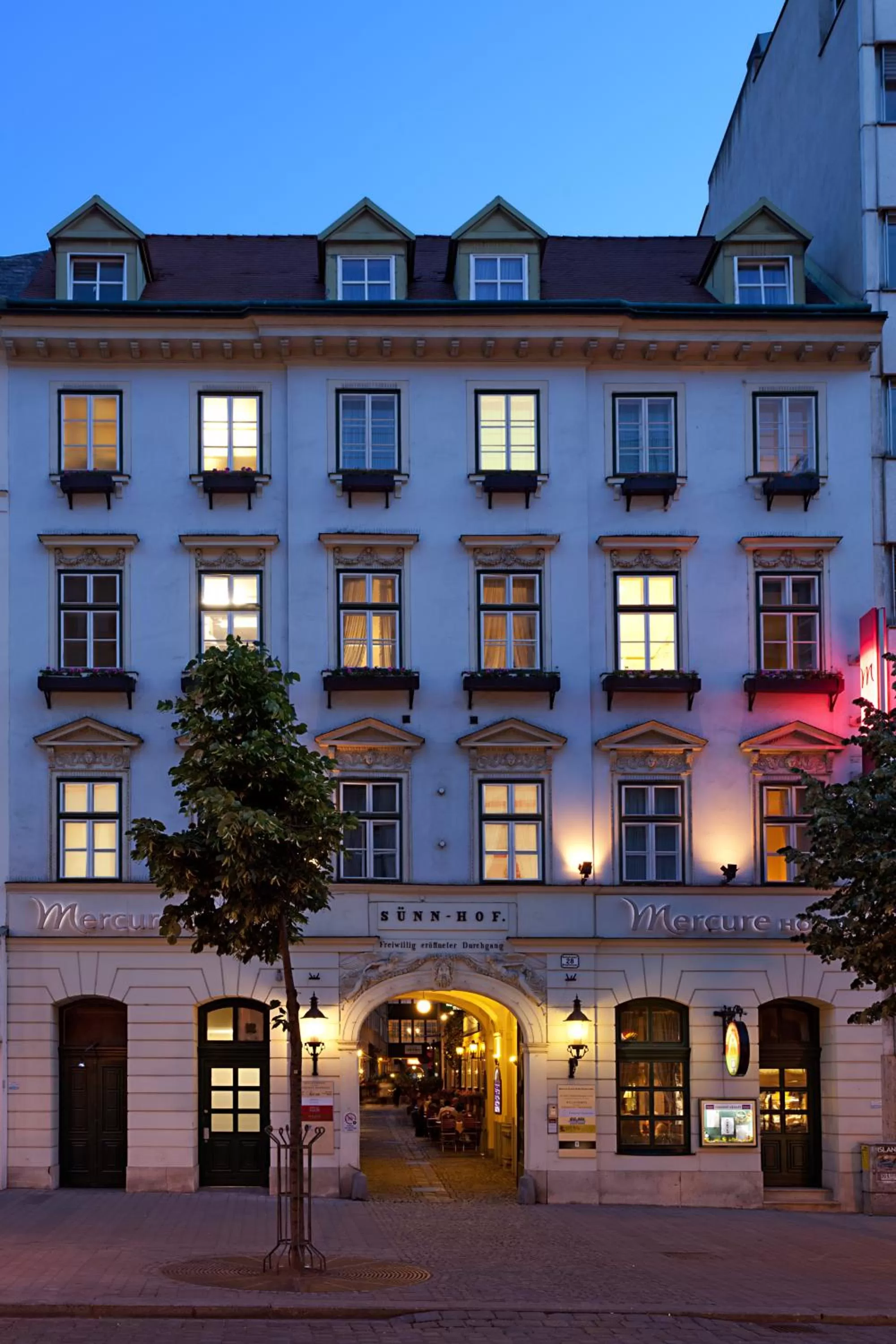 Facade/entrance in Mercure Grand Hotel Biedermeier Wien
