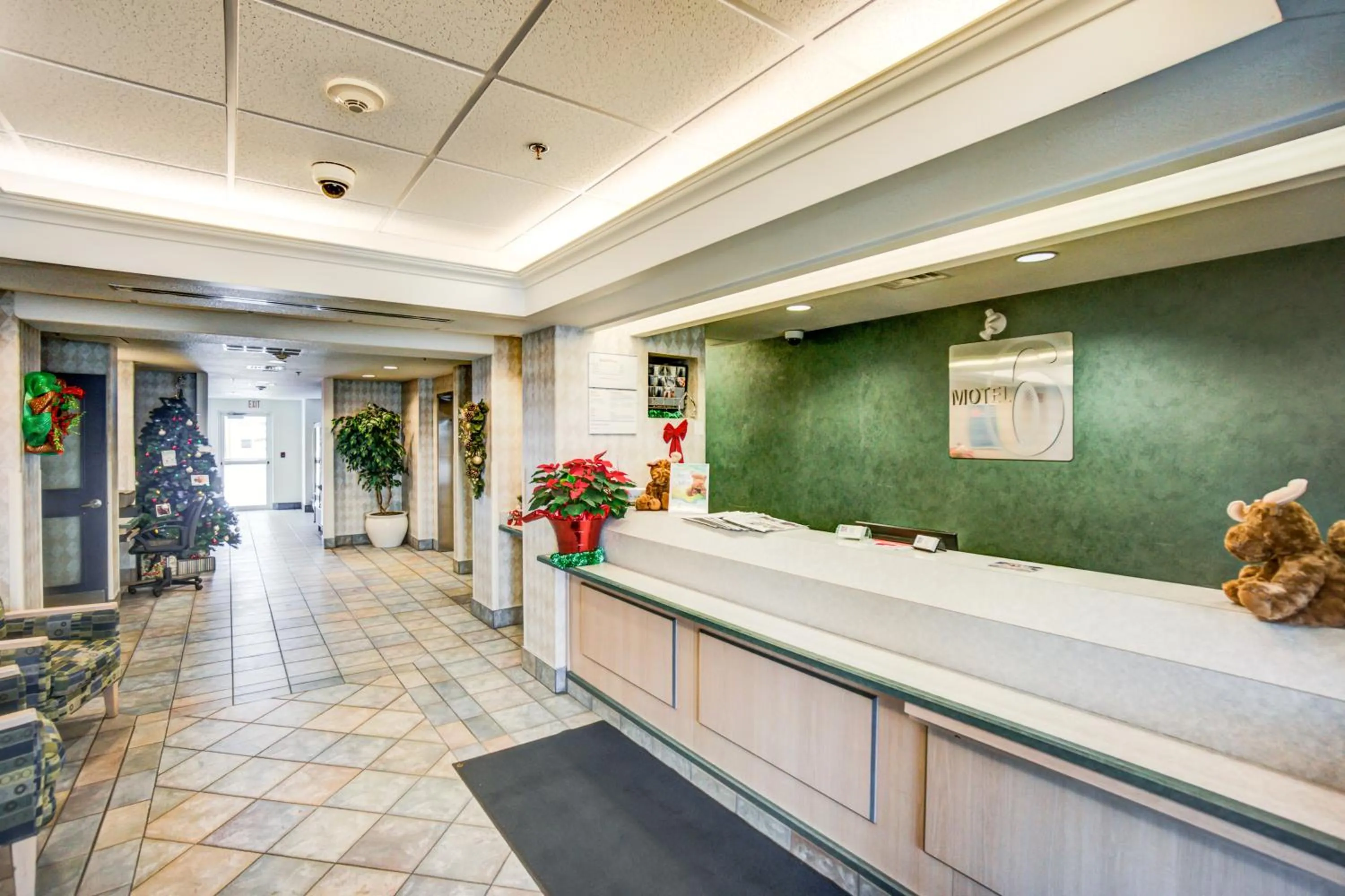 Lobby or reception in Motel 6-Red Deer, AB