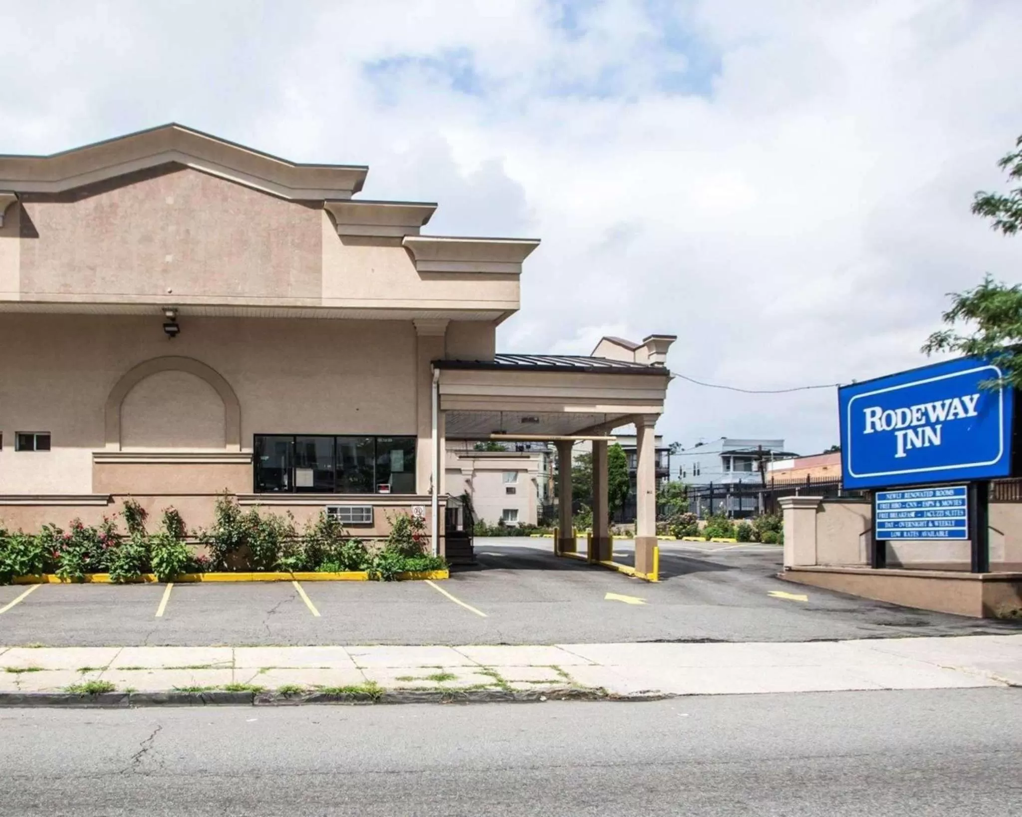 Property building in Rodeway Inn Paterson Great Falls Park Area