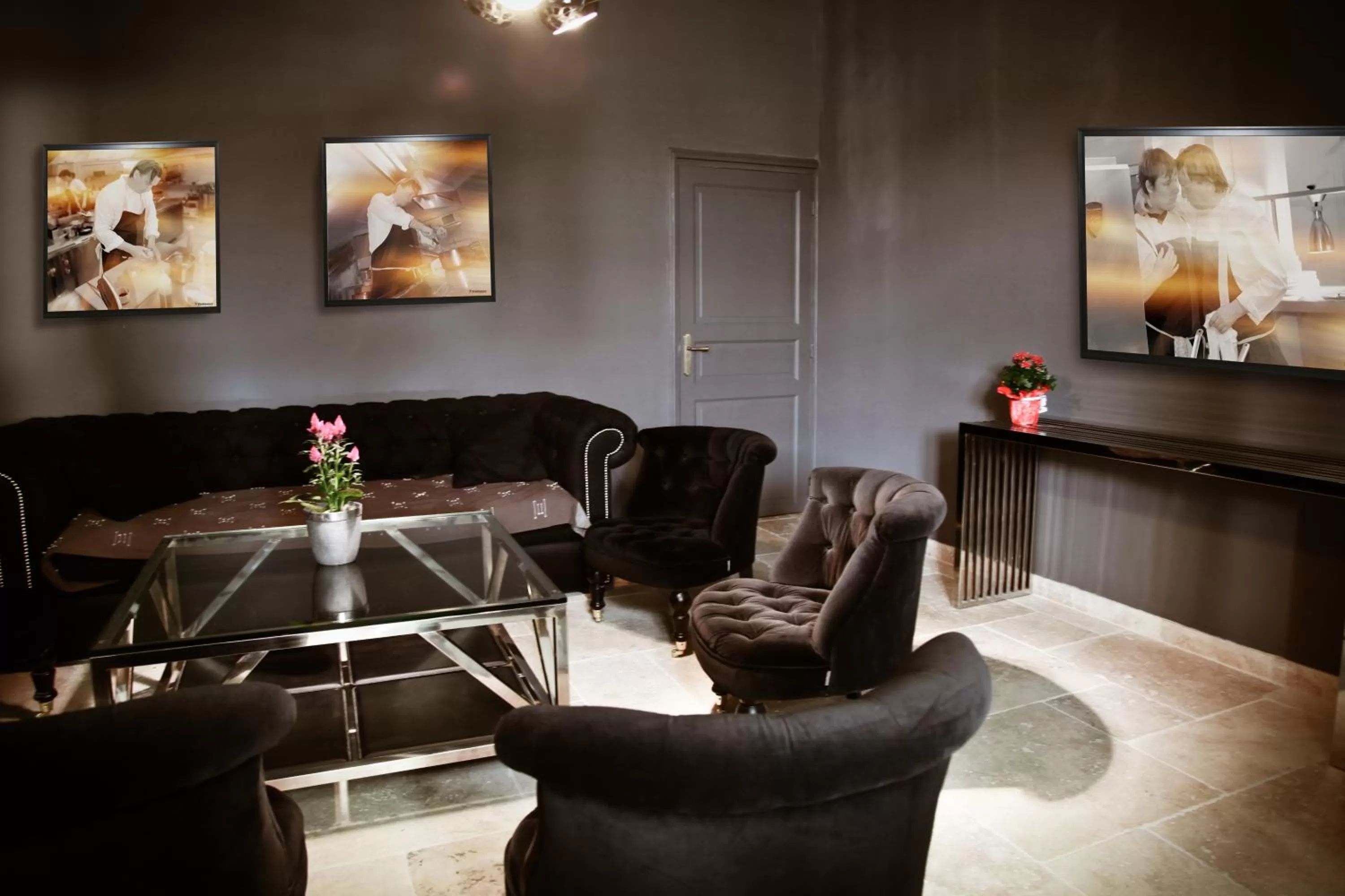 Lounge or bar in Le Pré du Moulin - Maison Alonso - Hôtel & Restaurant