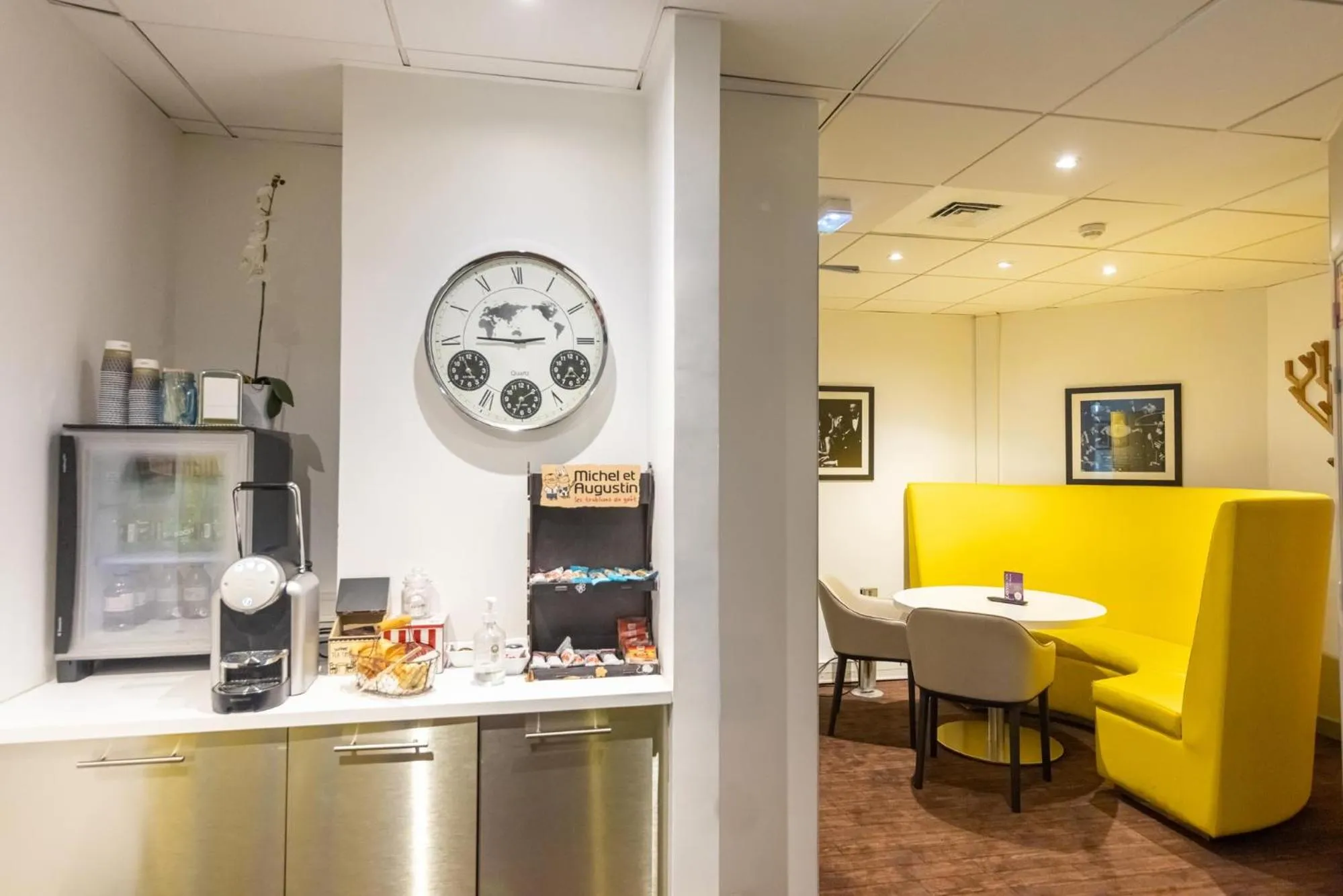 Living room in Mercure Paris Massy Gare TGV