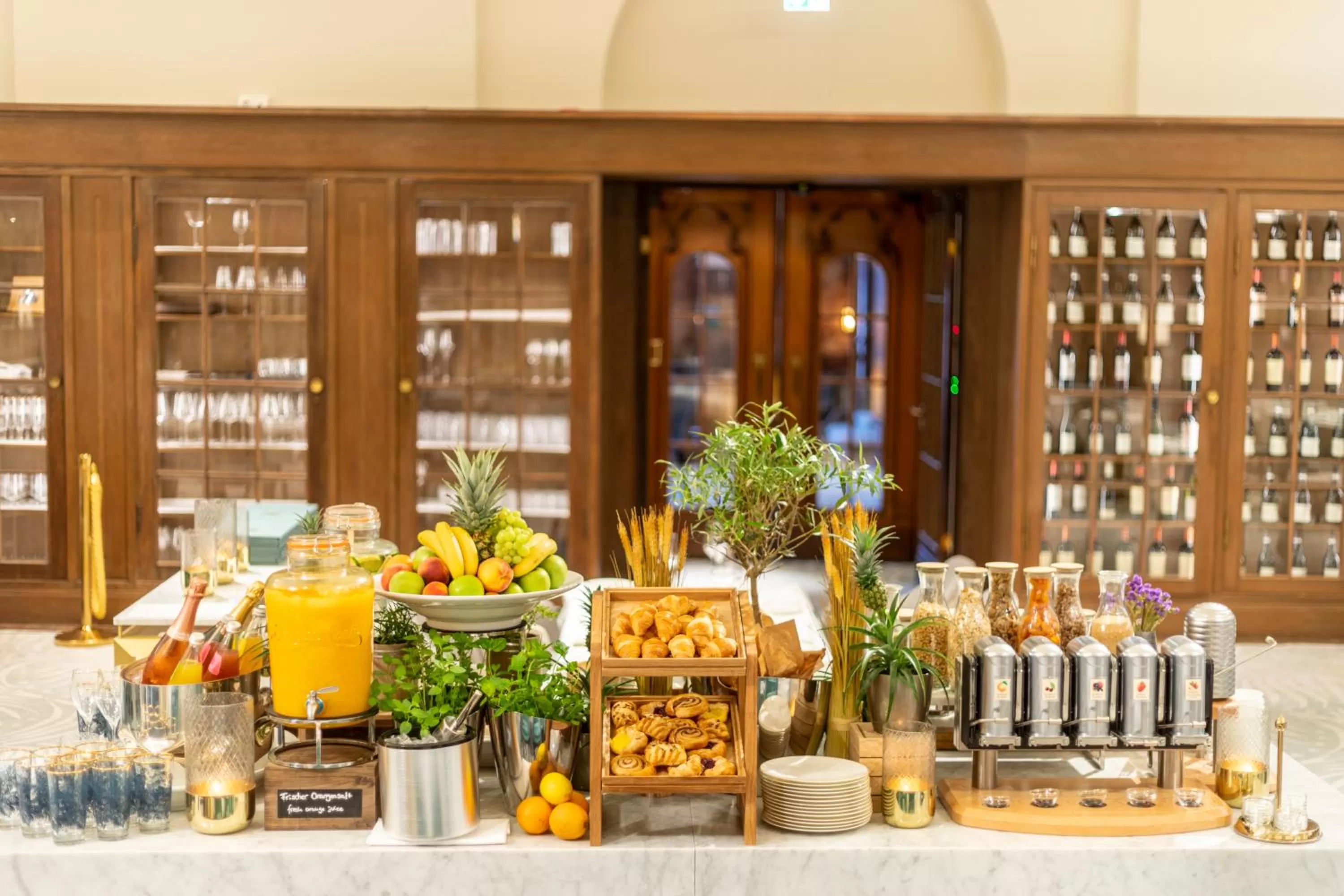 Buffet breakfast in Fraser Suites Hamburg