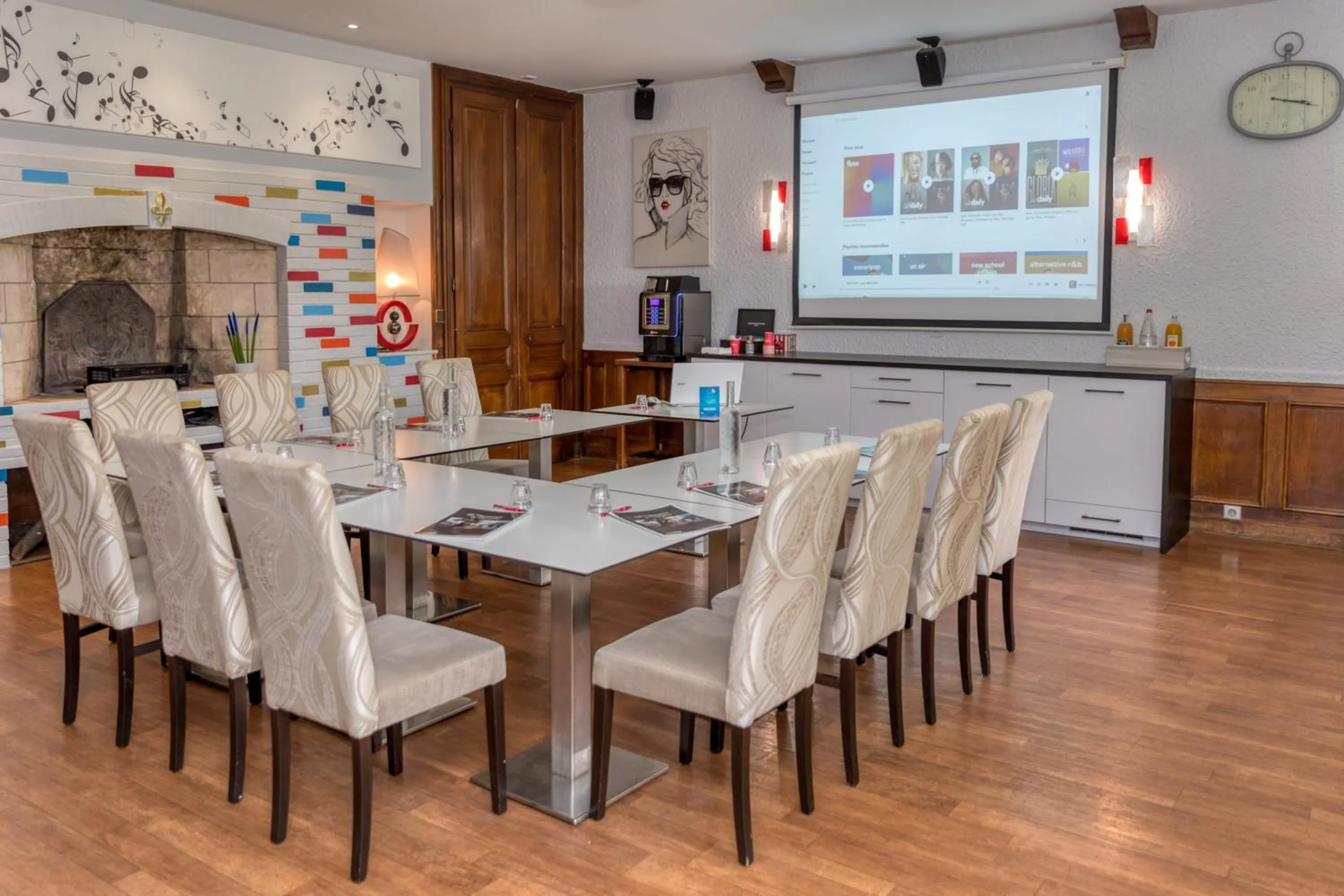 Business facilities in La Commanderie de Champarey