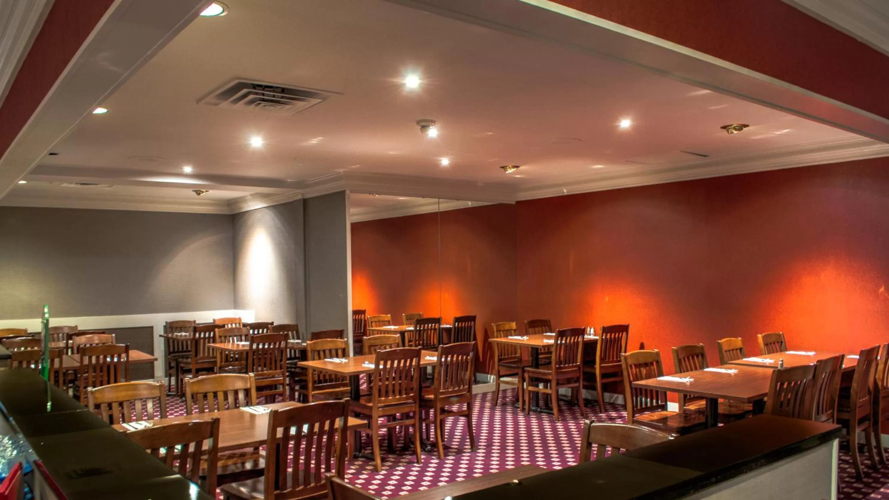 Restaurant/places to eat in Ramada by Wyndham Trenton