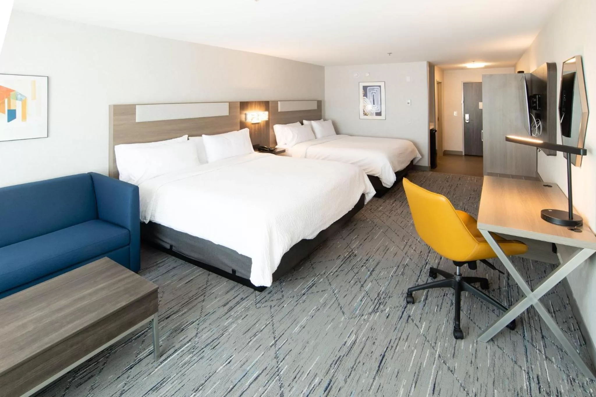 Photo of the whole room, Bed in Holiday Inn Express & Suites - Moose Jaw by IHG