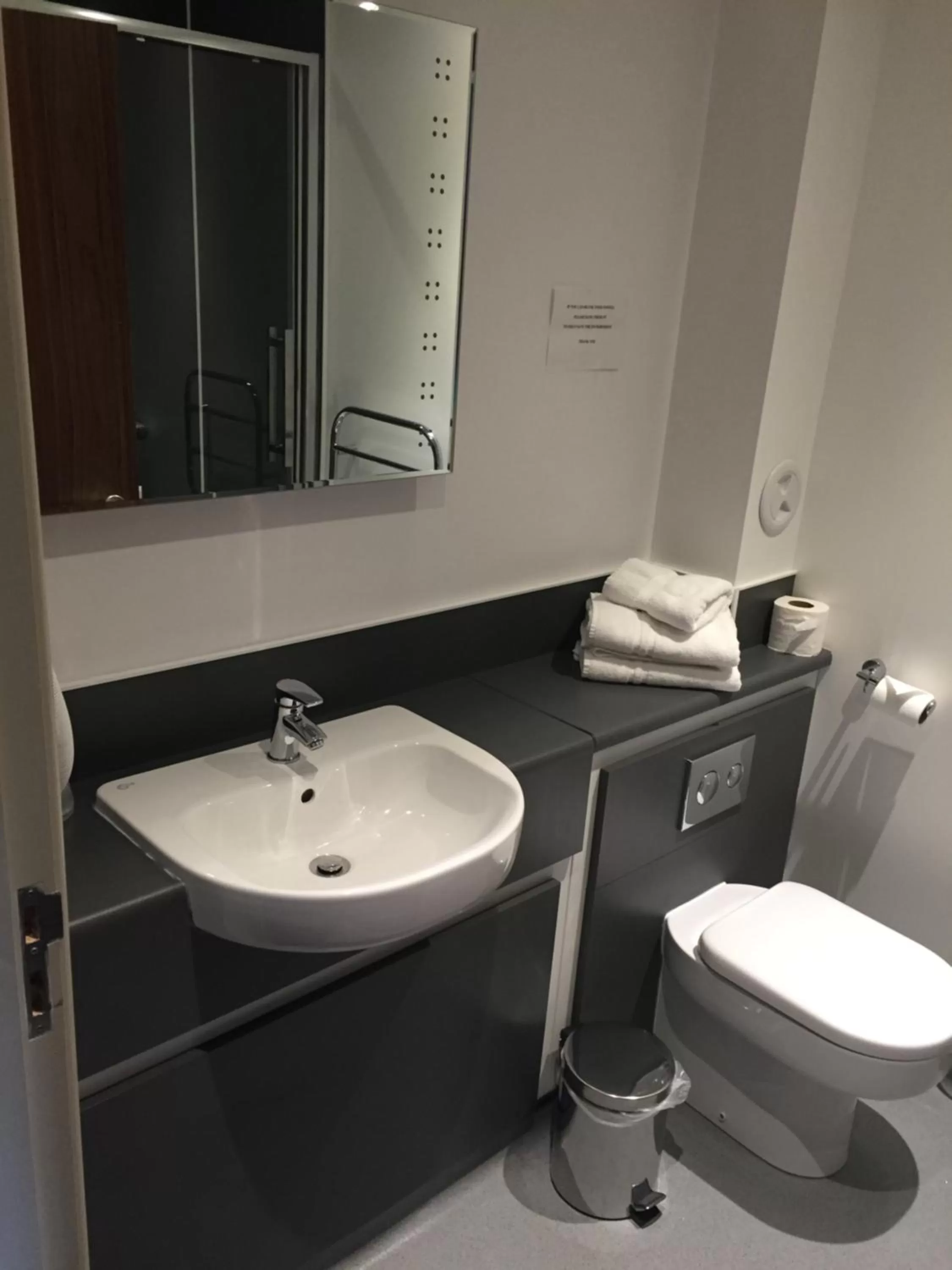 Bathroom in Buchan Hotel